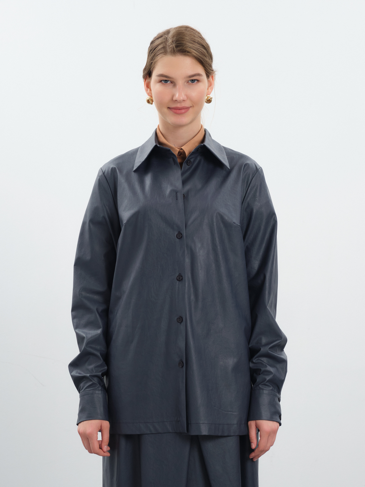 Синяя рубашка из экокожи