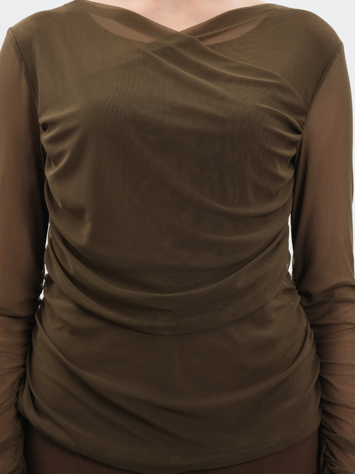 Лонгслив-сетка в оттенке хвои