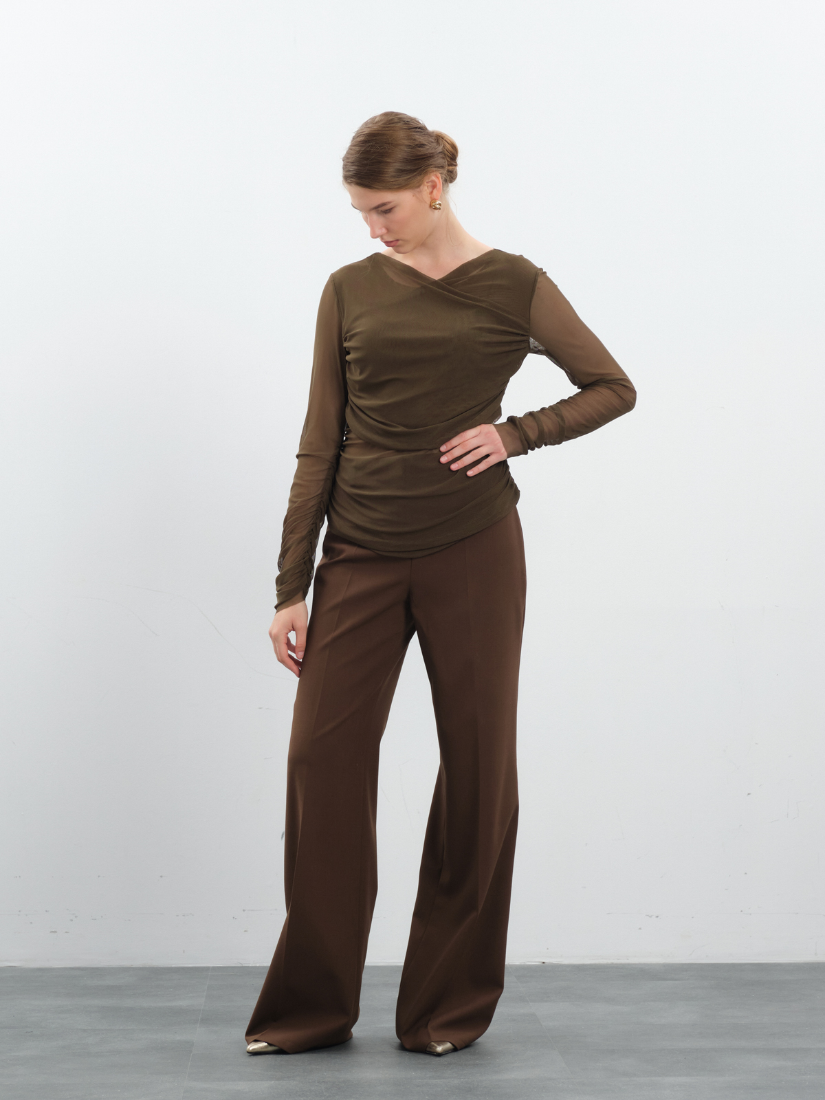 Лонгслив-сетка в оттенке хвои