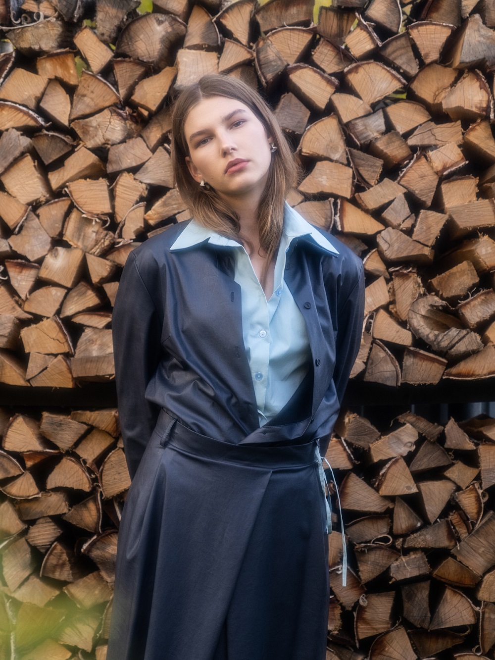 Синяя рубашка из экокожи