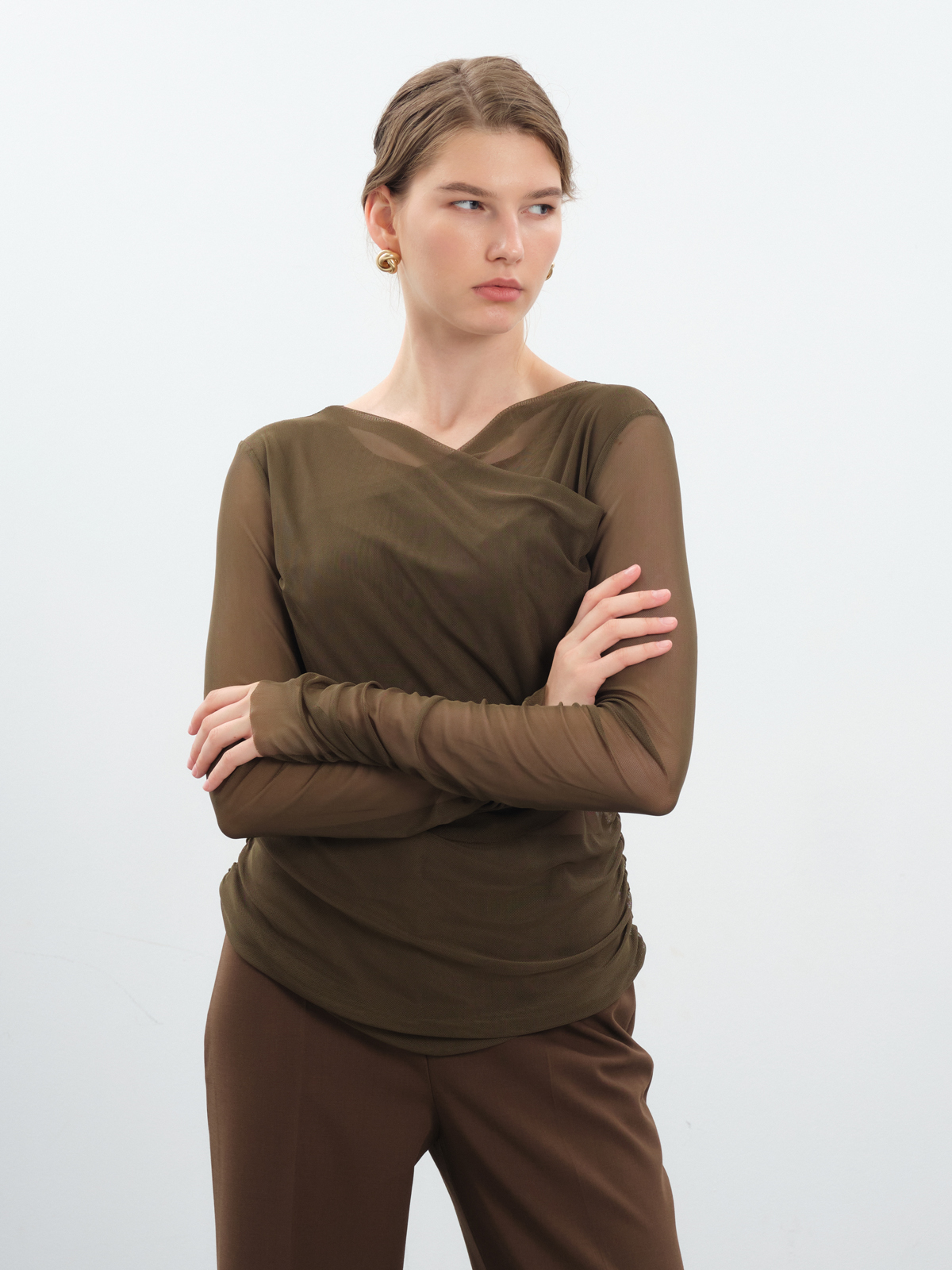 Лонгслив-сетка в оттенке хвои