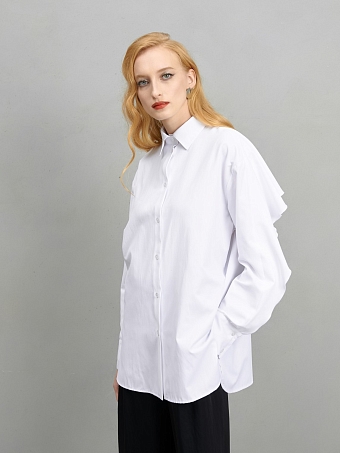 Белая рубашка с воланом