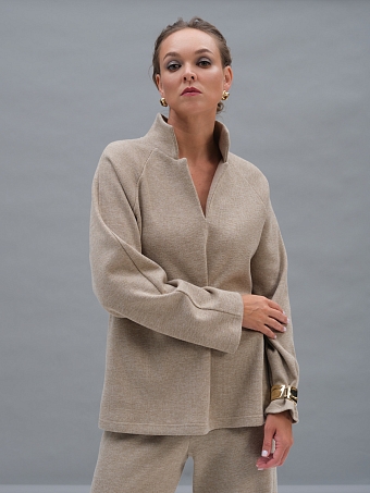 Бежевый трикотажный лонгслив-поло