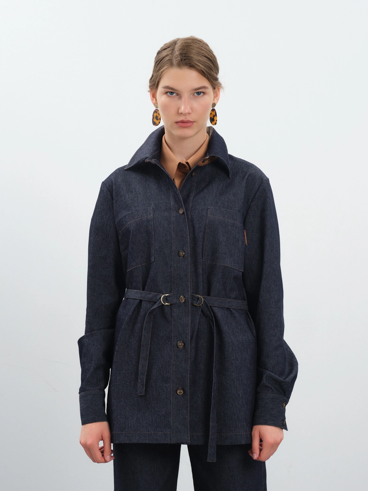 Темно-синяя рубашка из денима