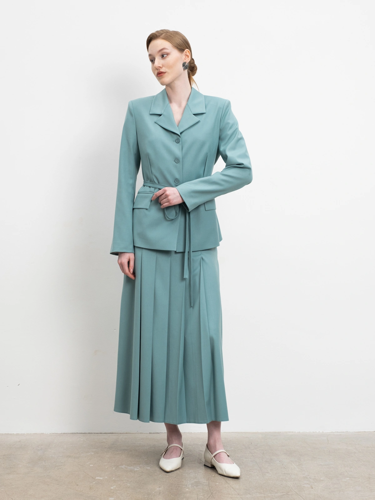 Мятный жакет с поясом