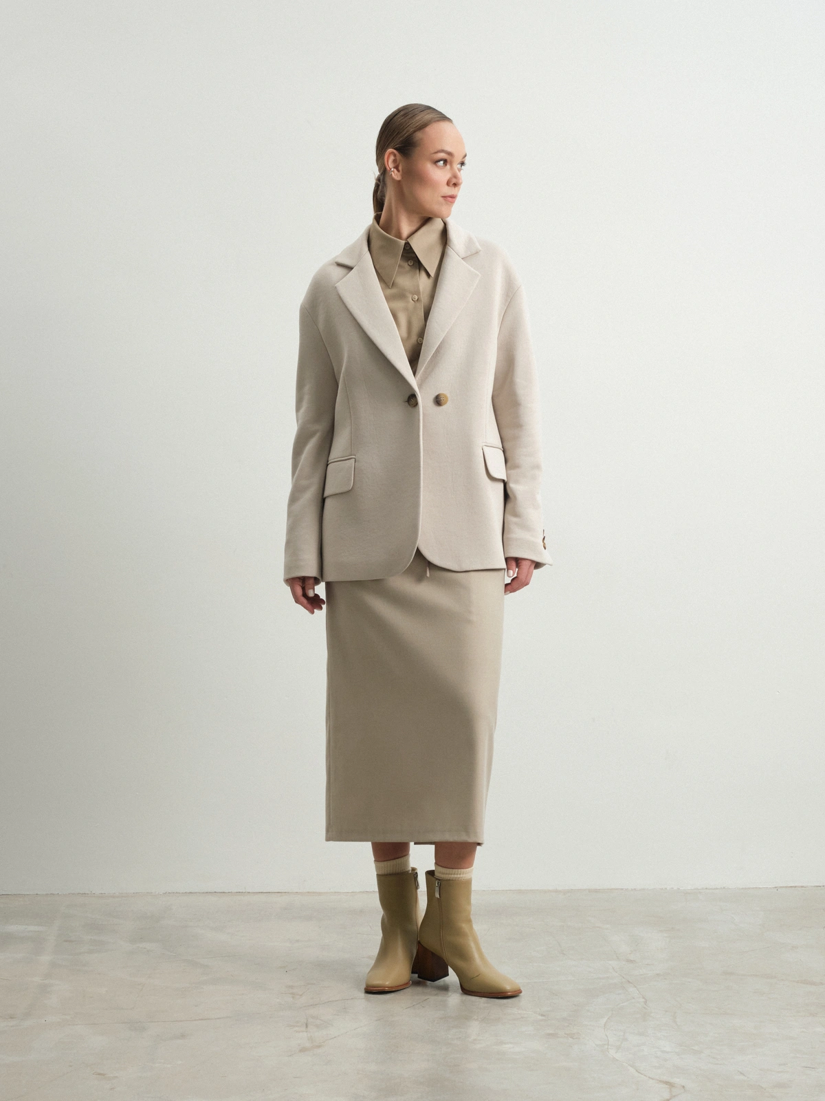 Бежевый жакет из футера Daffodil