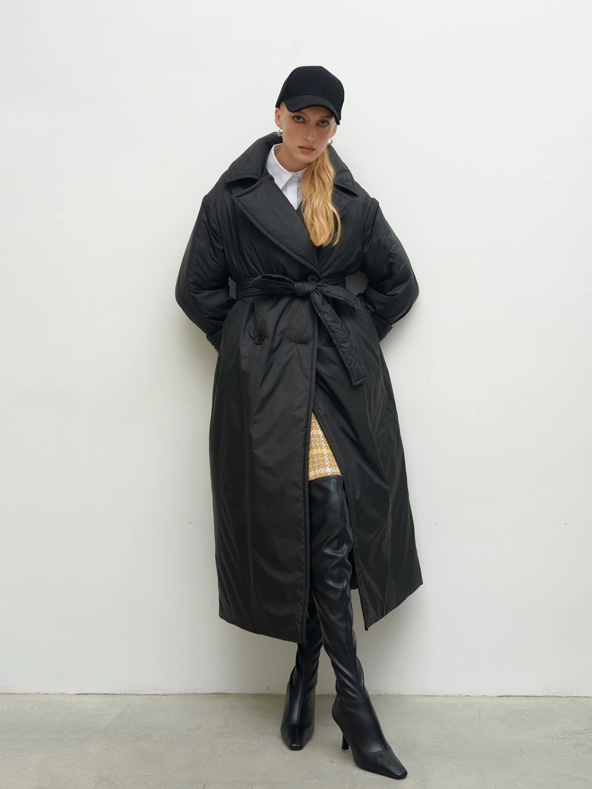 Черное пальто на синтепоне