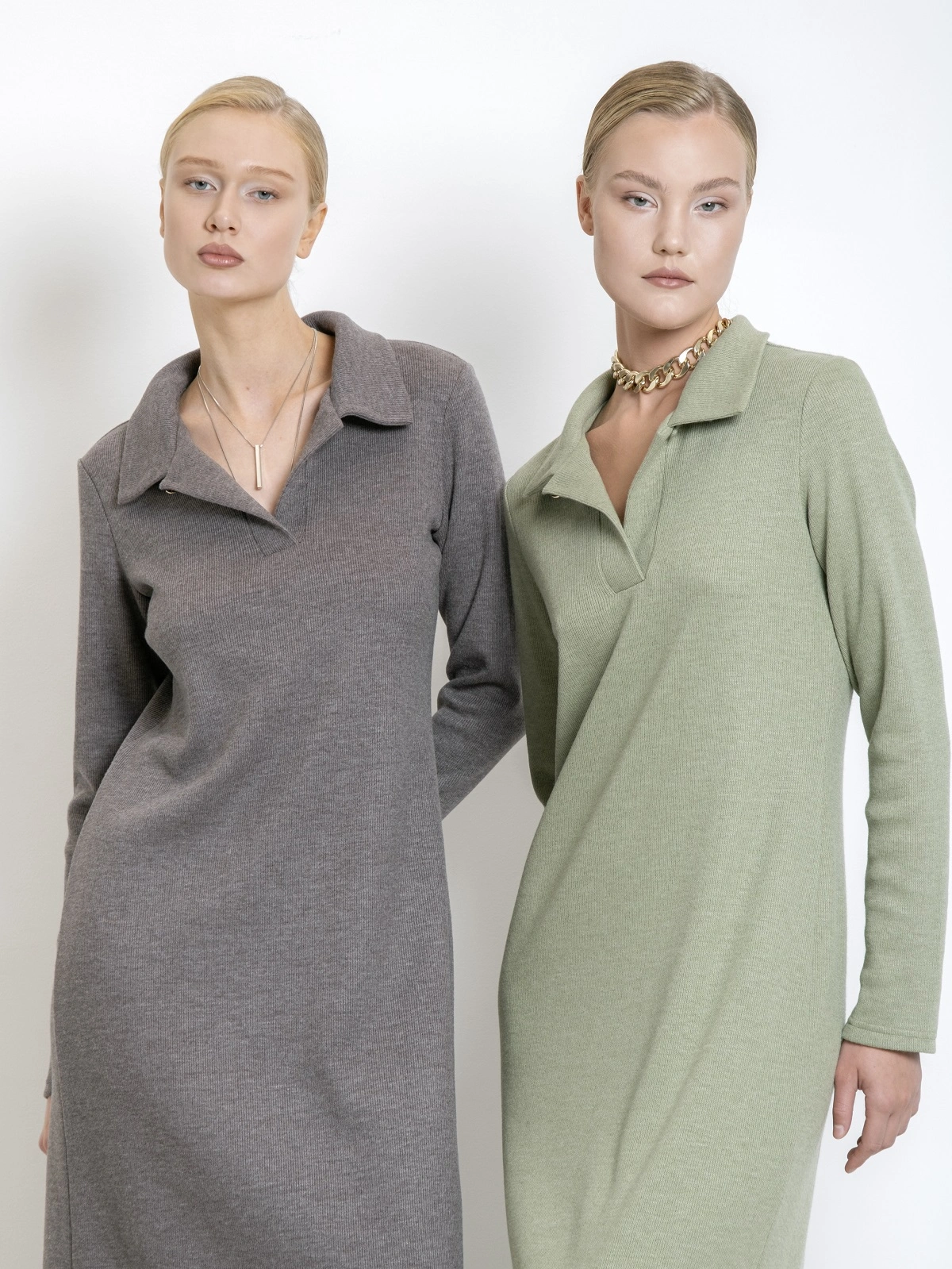 Трикотажное серое платье