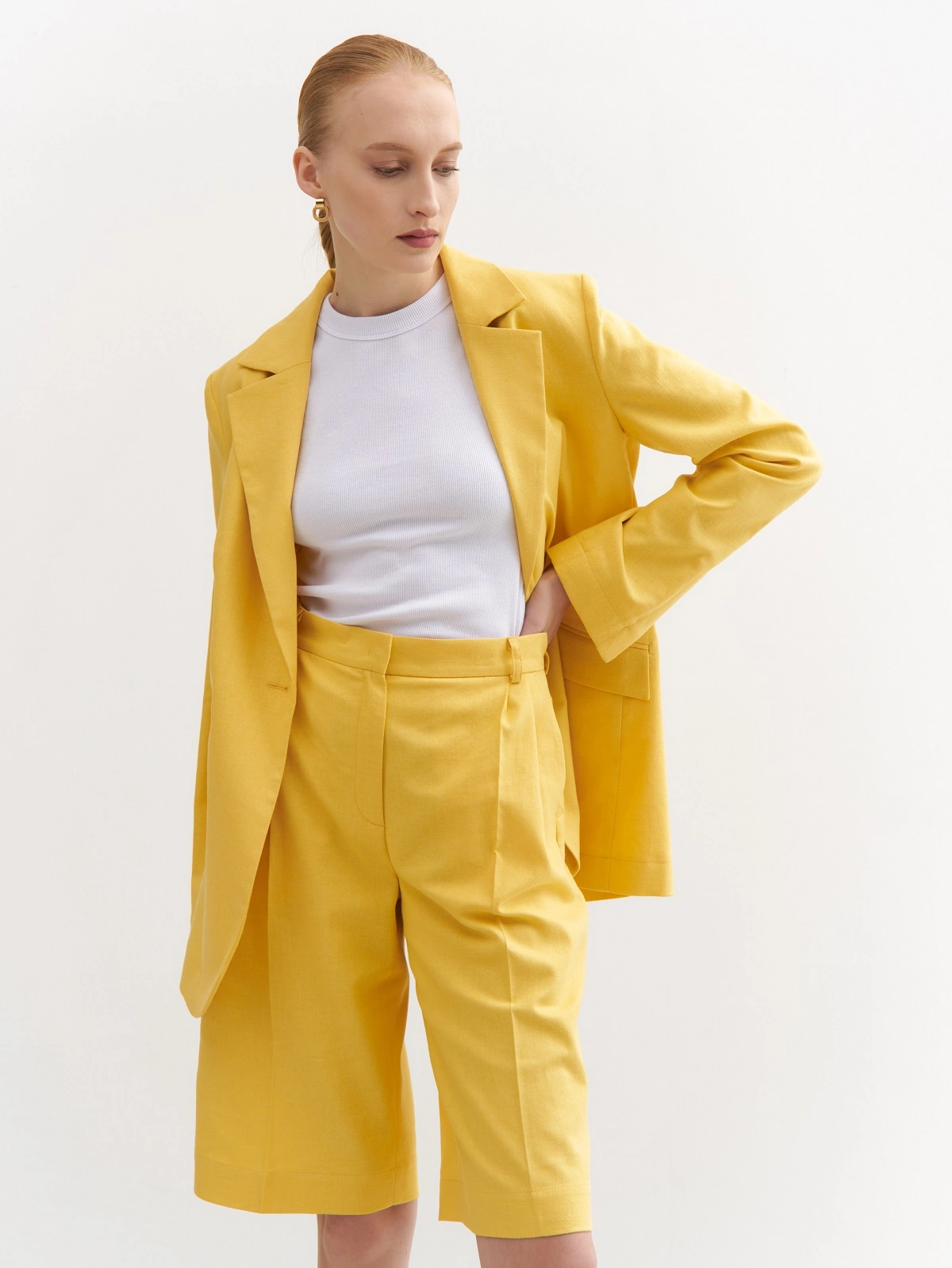 Желтые бермуды