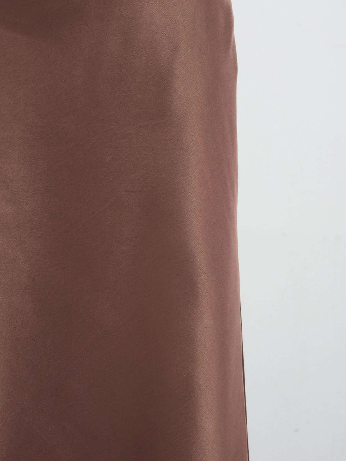 Атласная юбка в оттенке мокко