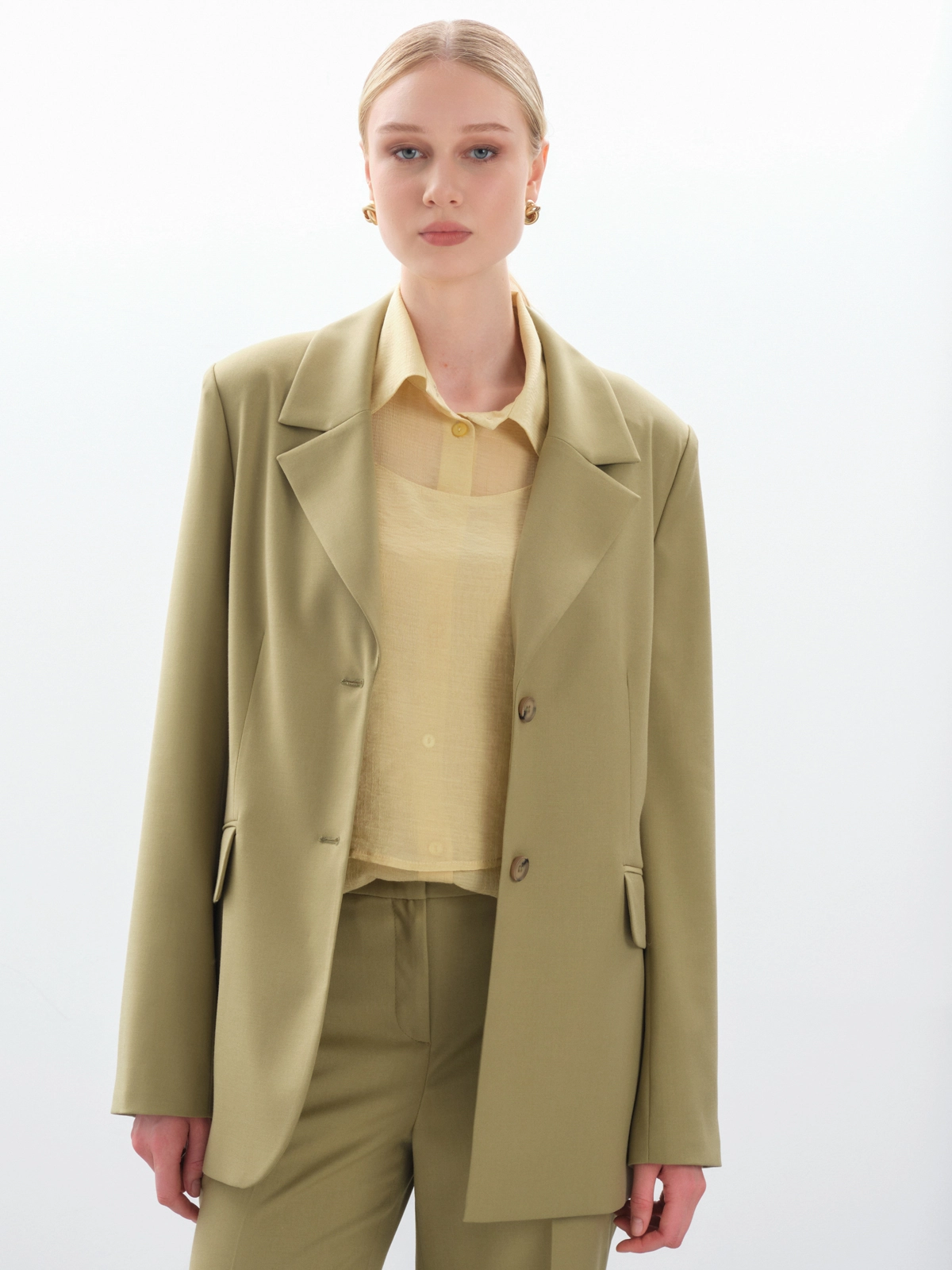 женский пиджак оверсайз, удлиненный женский жакет, купить женский пиджак, модный женский пиджак, пиджак в стиле кэжуал, офисный женский пиджак, пиджак оверсайз хаки, женский пиджак прямого кроя, оливковый жакет женский, пиджак в мужском стиле женский, удлиненный однобортный жакет, зеленый пиджак женский, деловой пиджак женский, купить пиджак оверсайз женский оливковый, с чем носить пиджак оверсайз зеленый, свободный жакет женский, пиджак под джинсы женский, женский костюмный пиджак, блейзер женский удлиненный, фисташковый пиджак женский, пиджак как у хейли бибер