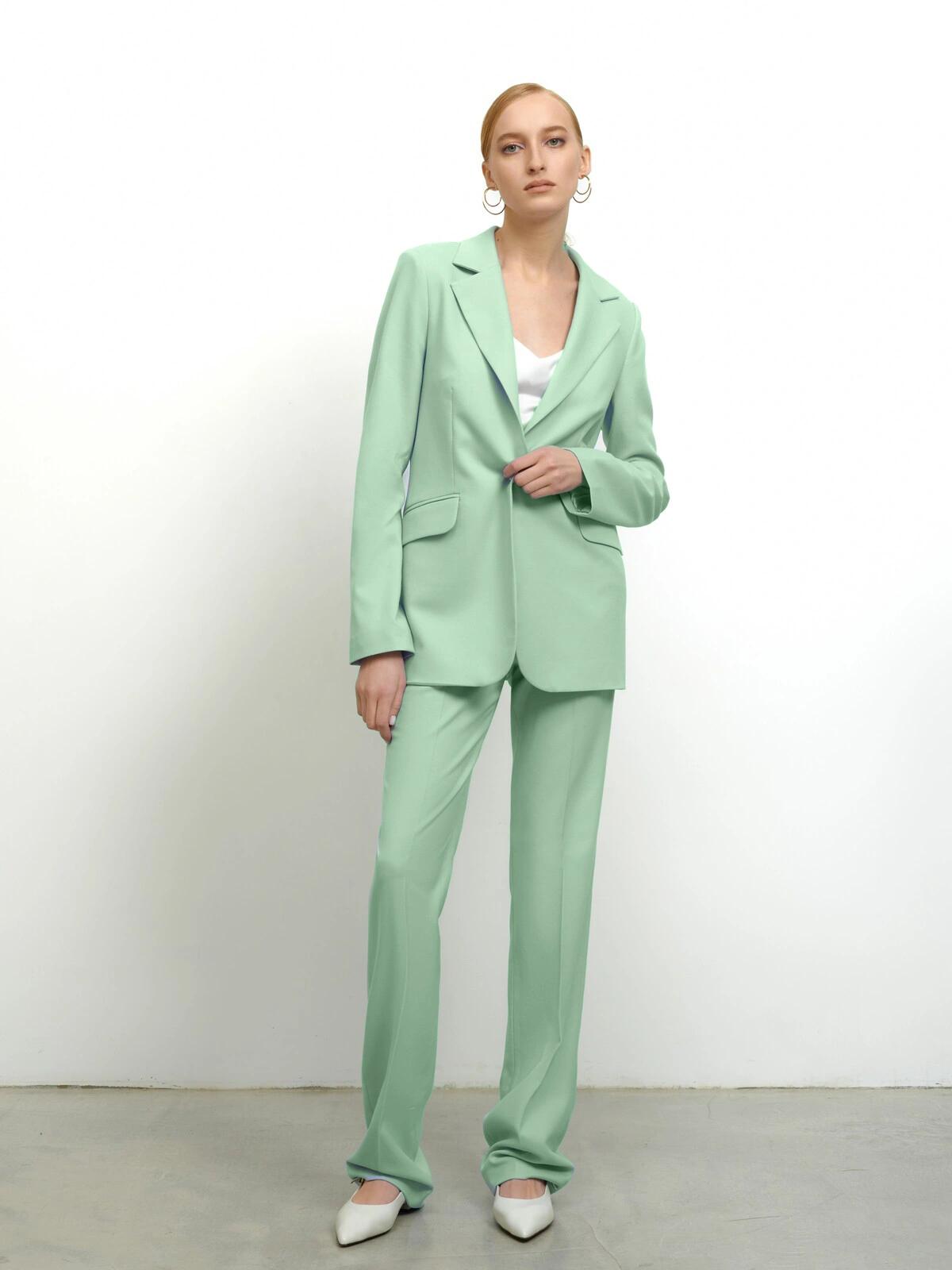 Длинные брюки в нежно-зеленом цвете