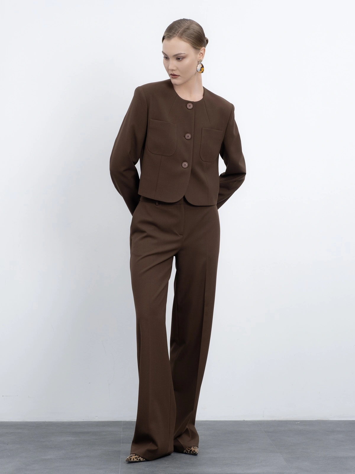 Прямые брюки в кофейном оттенке