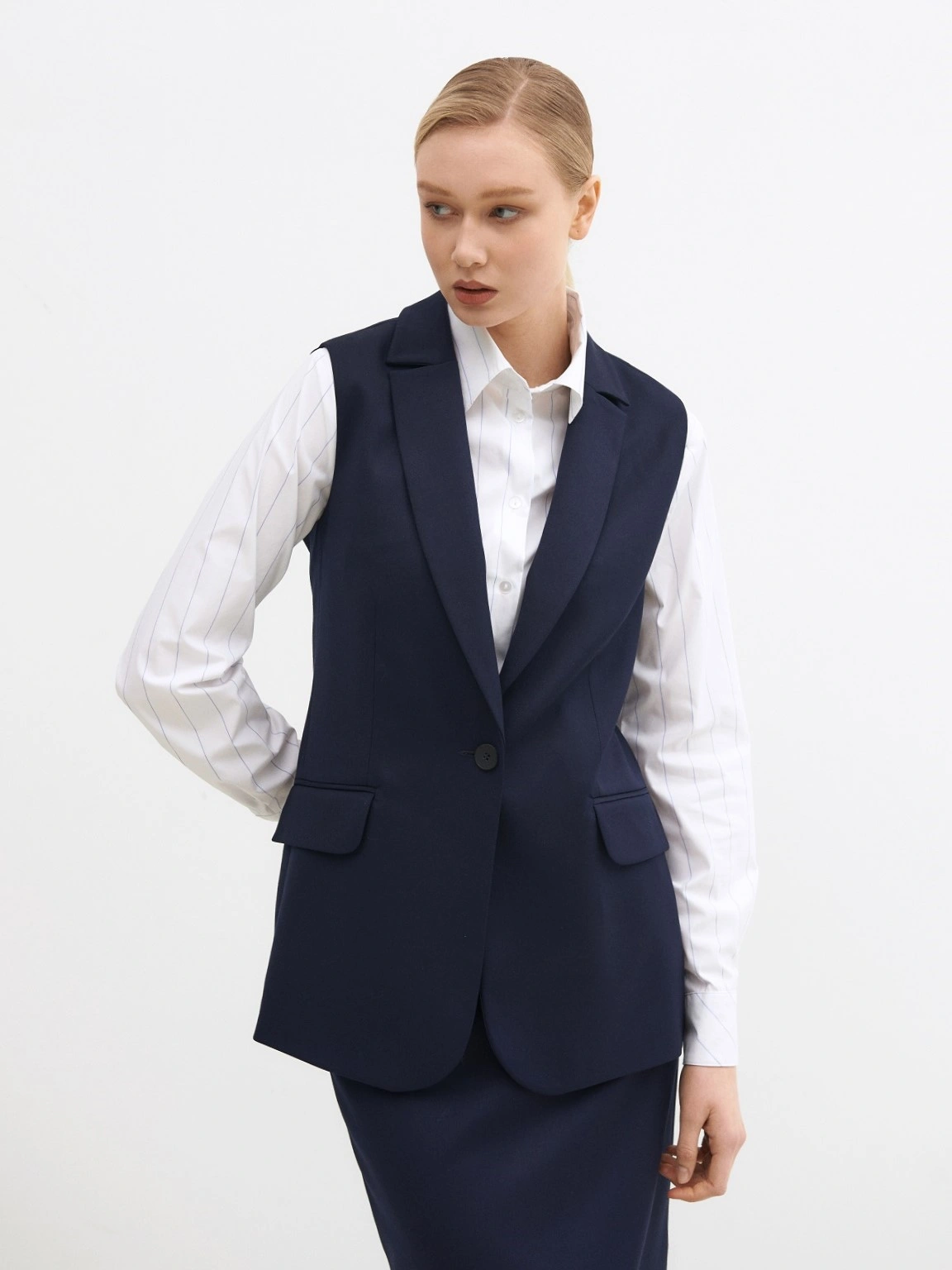 Базовый синий жилет