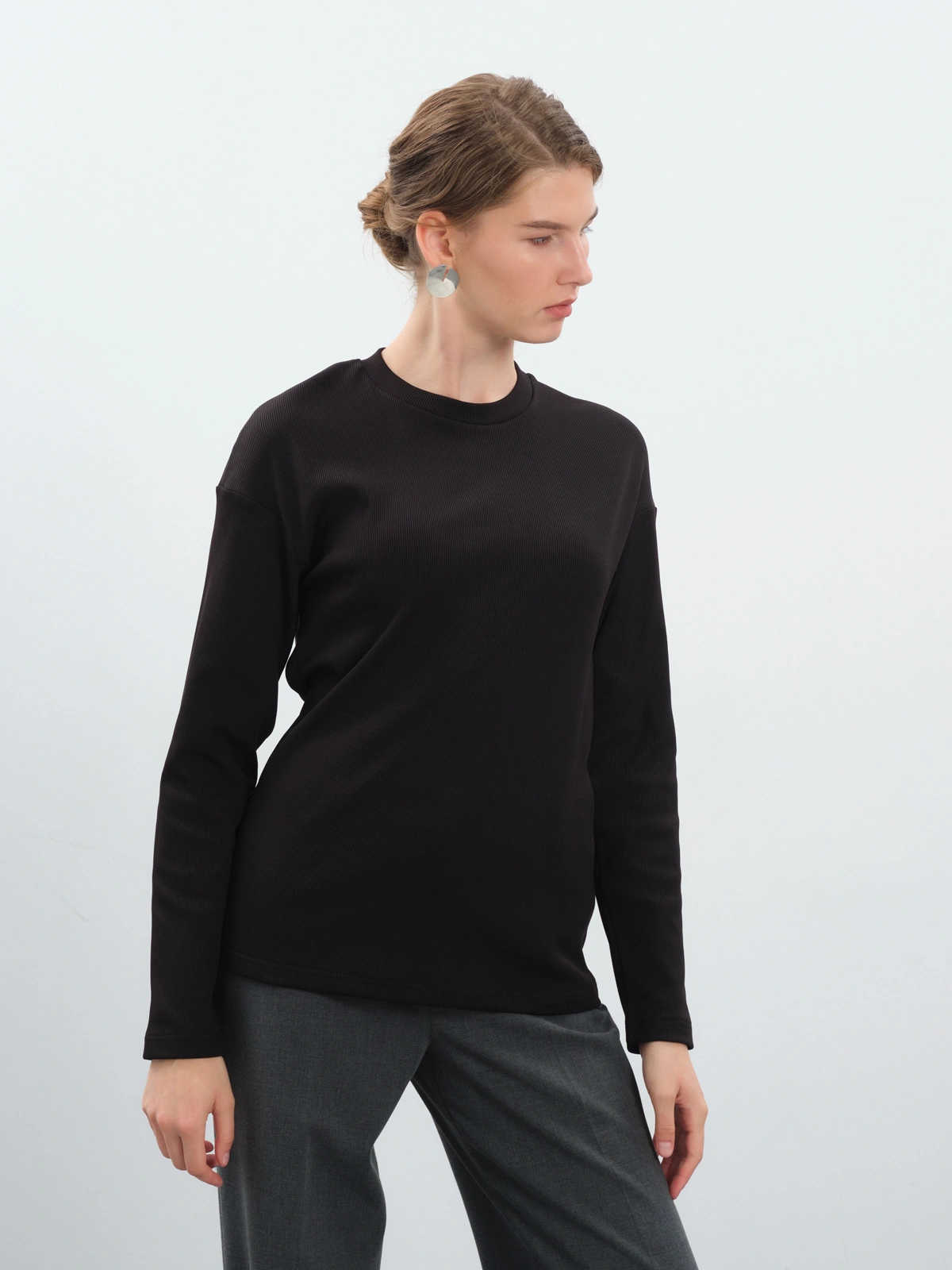 Черный утепленный лонгслив в рубчик