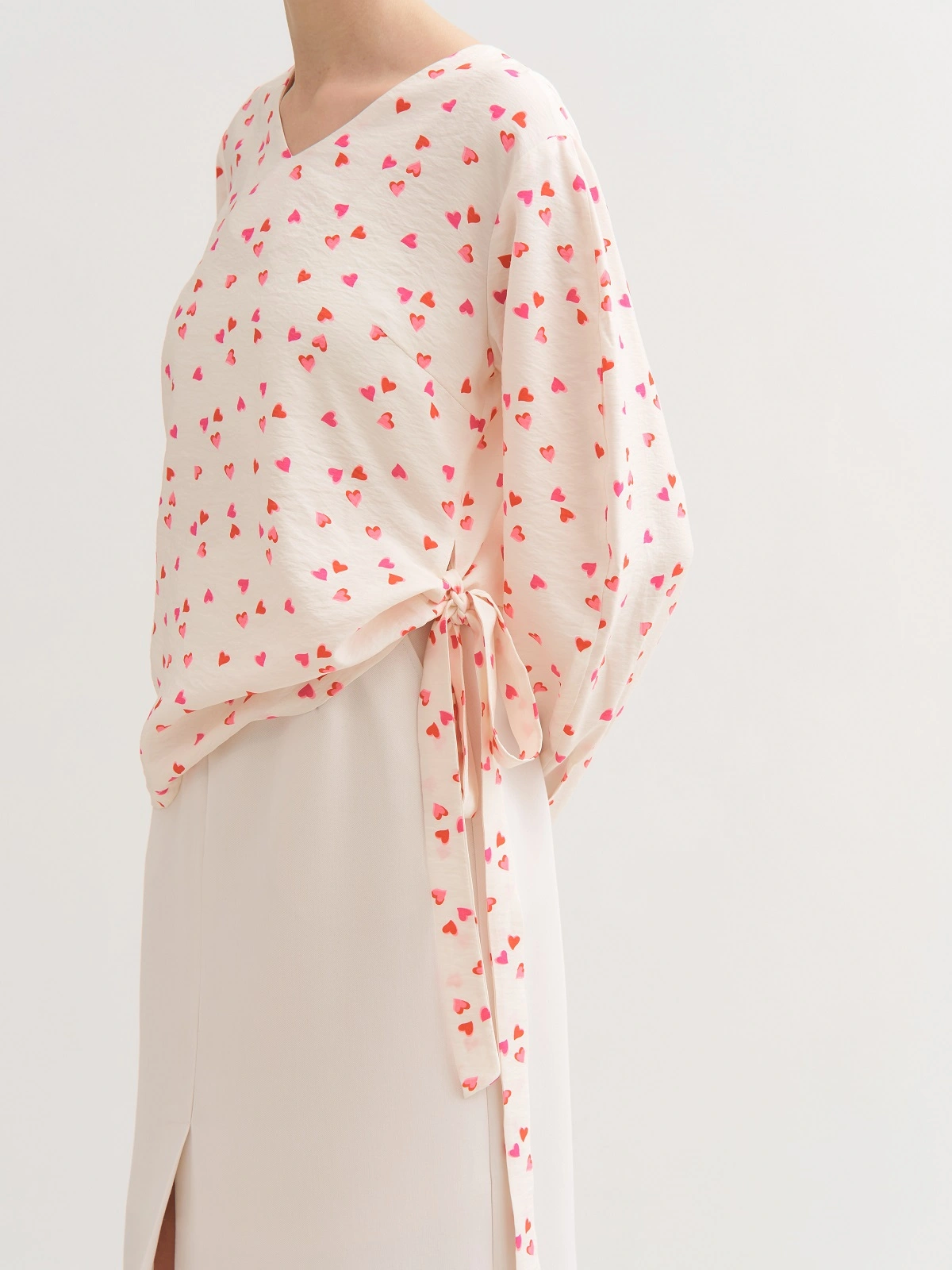 Молочная блуза с принтом