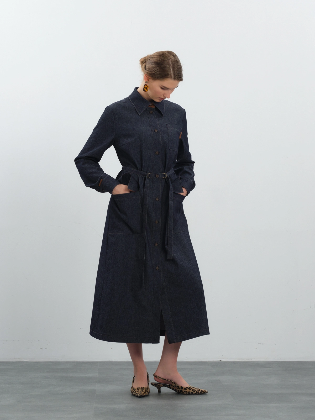 Темно-синее платье из денима