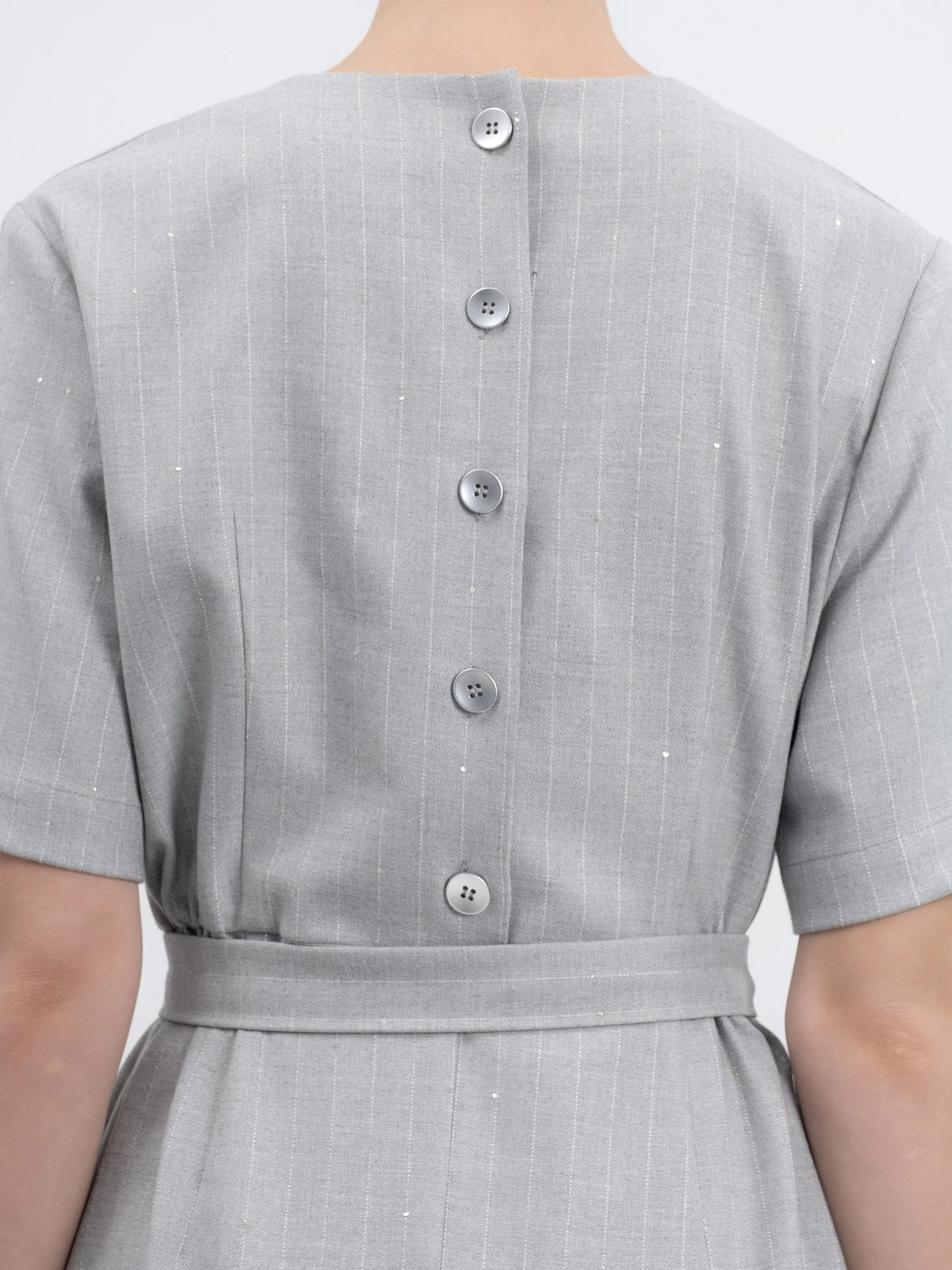 Серое платье в полоску с пайетками