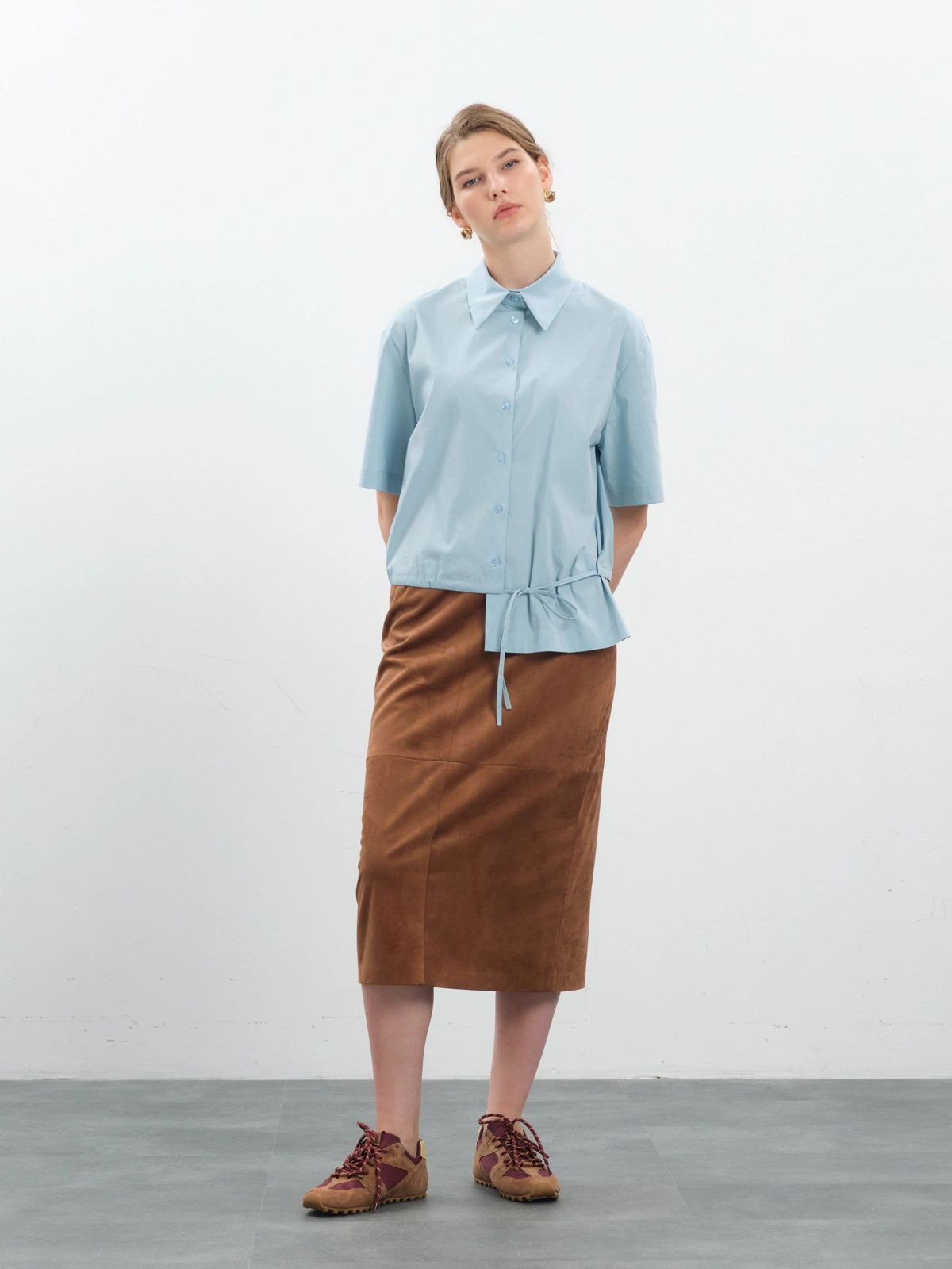 Голубая блуза с асимметричным низом