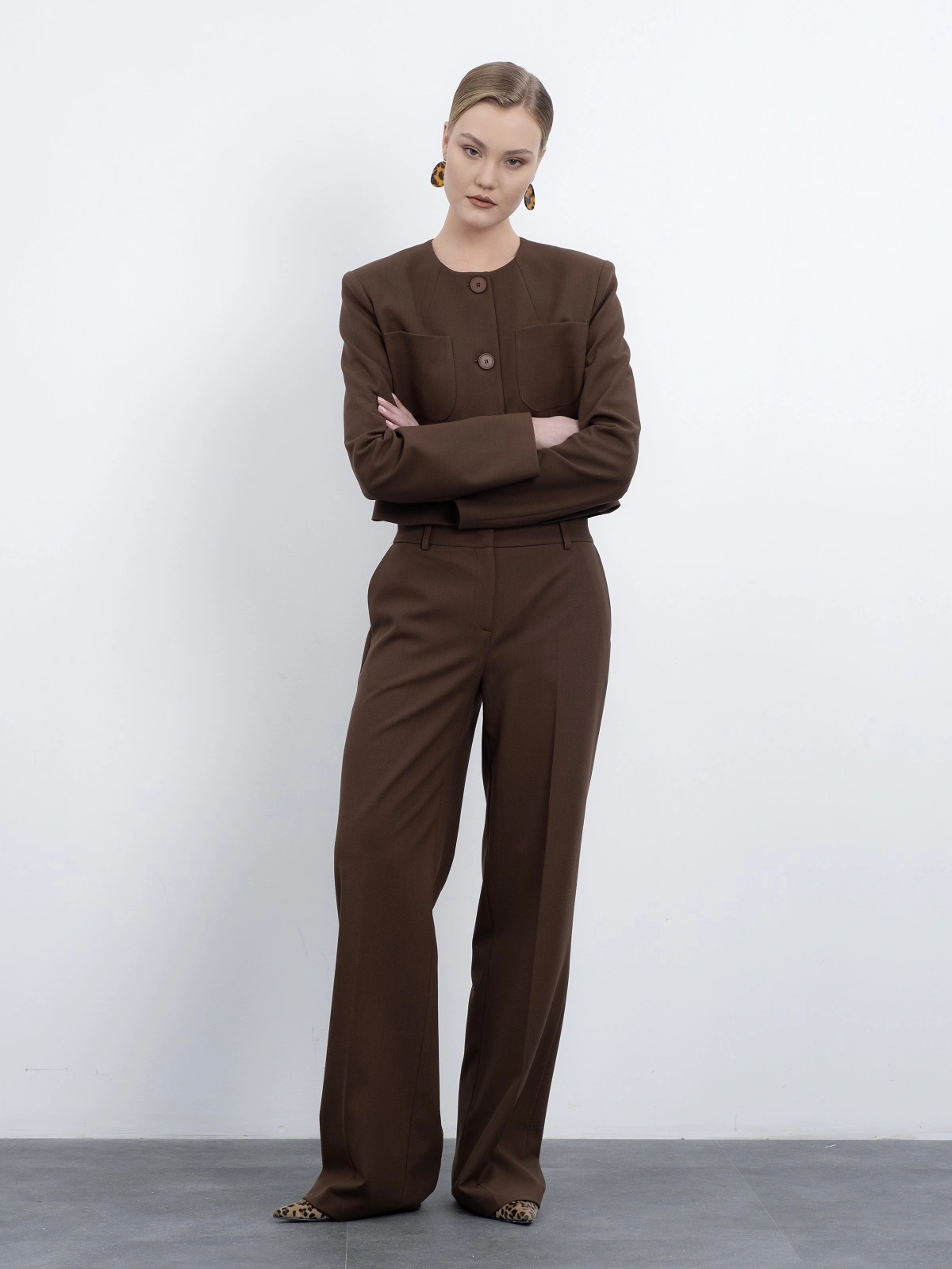 Прямые брюки в кофейном оттенке