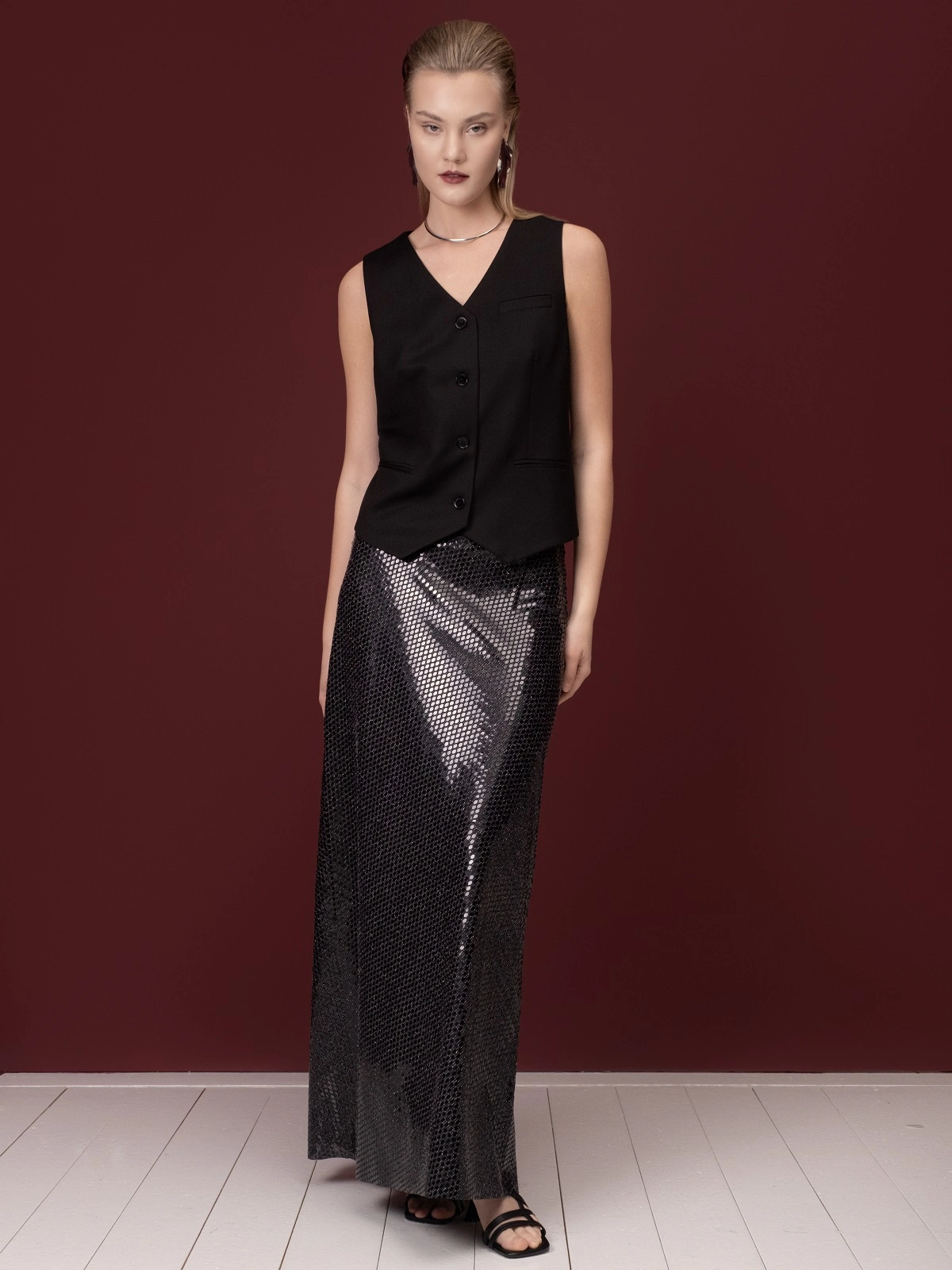 Черная юбка с пайетками