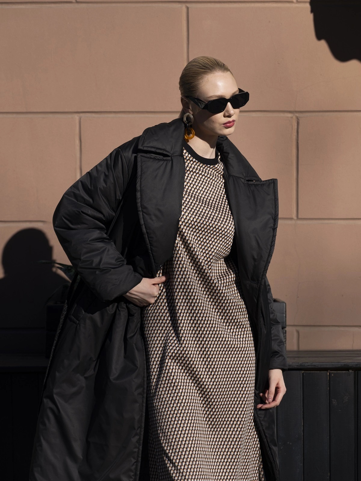 Черное пальто на синтепоне