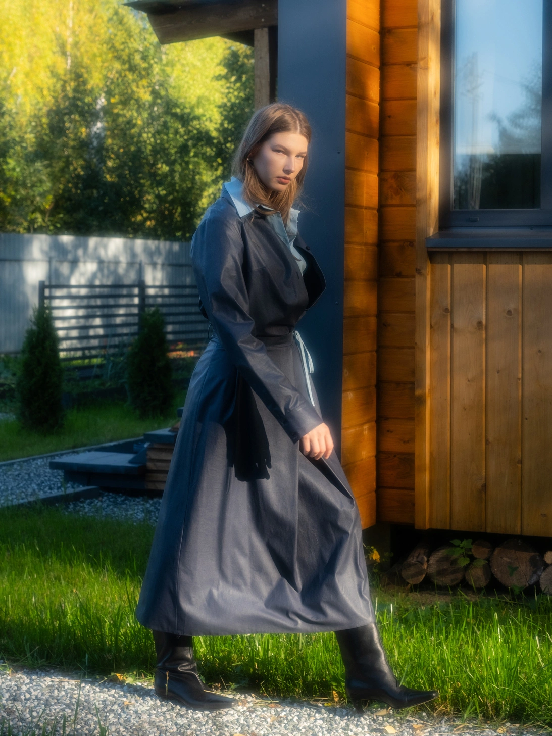 Синяя юбка с клином из экокожи