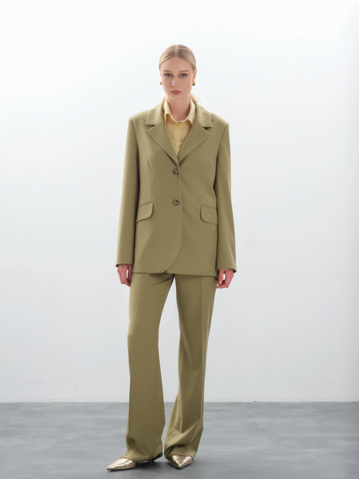 женский пиджак оверсайз, удлиненный женский жакет, купить женский пиджак, модный женский пиджак, пиджак в стиле кэжуал, офисный женский пиджак, пиджак оверсайз хаки, женский пиджак прямого кроя, оливковый жакет женский, пиджак в мужском стиле женский, удлиненный однобортный жакет, зеленый пиджак женский, деловой пиджак женский, купить пиджак оверсайз женский оливковый, с чем носить пиджак оверсайз зеленый, свободный жакет женский, пиджак под джинсы женский, женский костюмный пиджак, блейзер женский удлиненный, фисташковый пиджак женский, пиджак как у хейли бибер