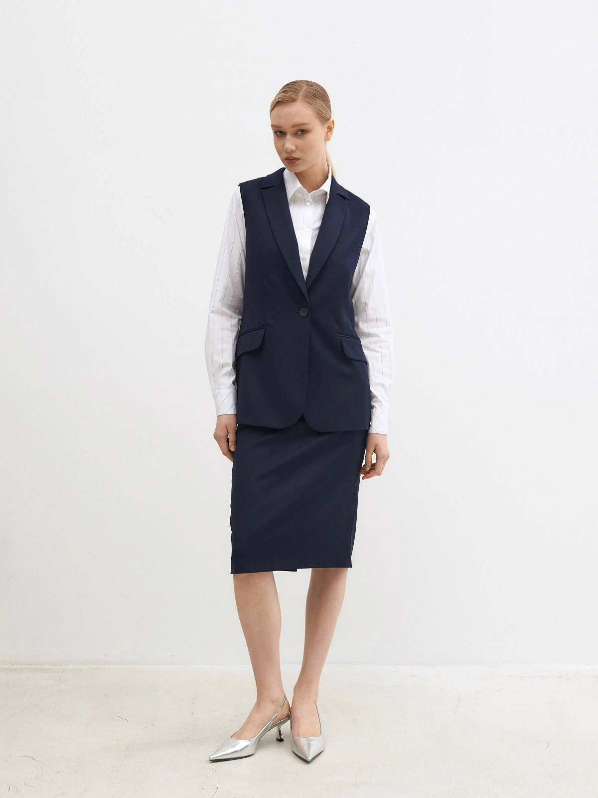 Базовый синий жилет