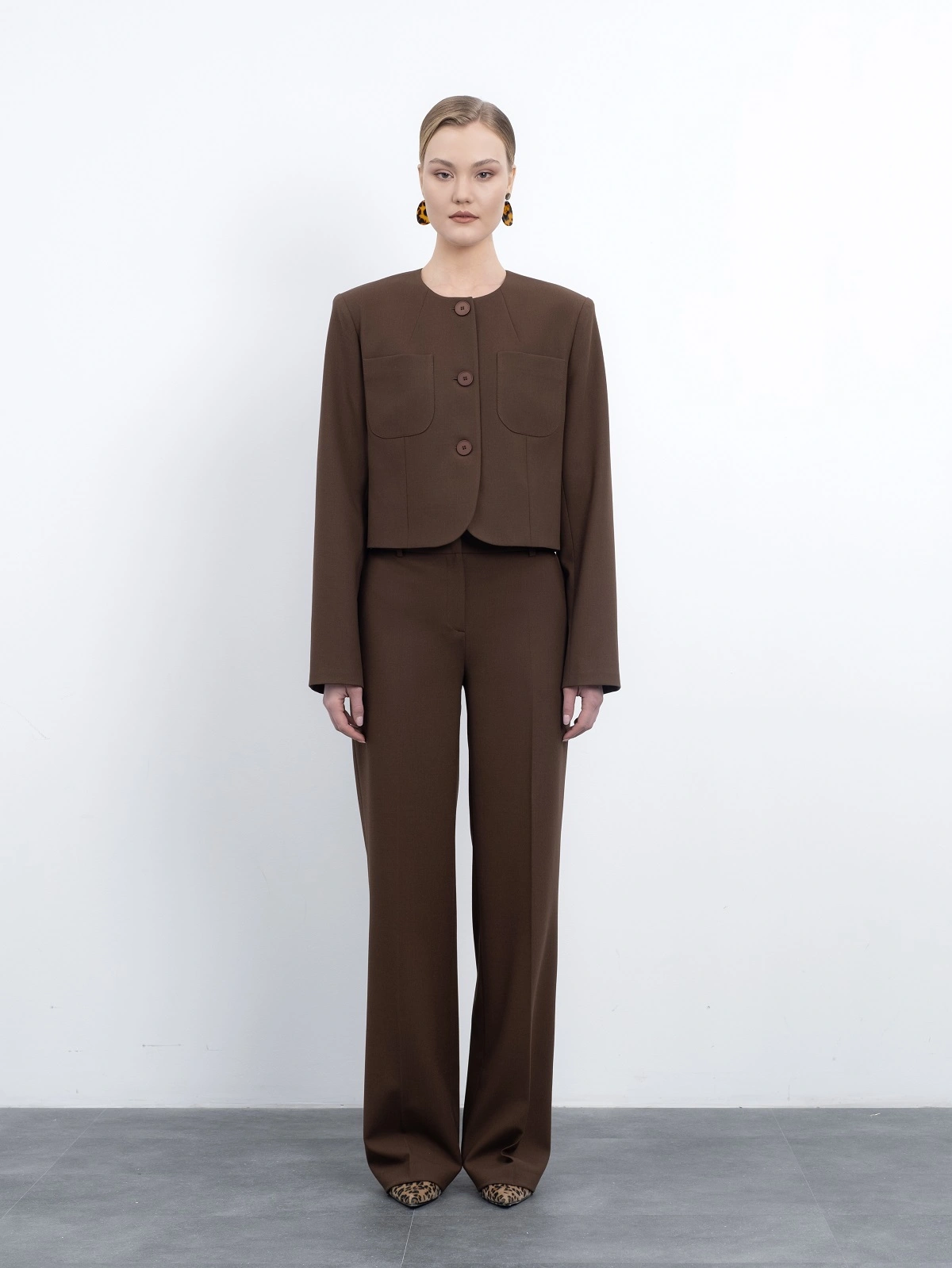 Прямые брюки в кофейном оттенке