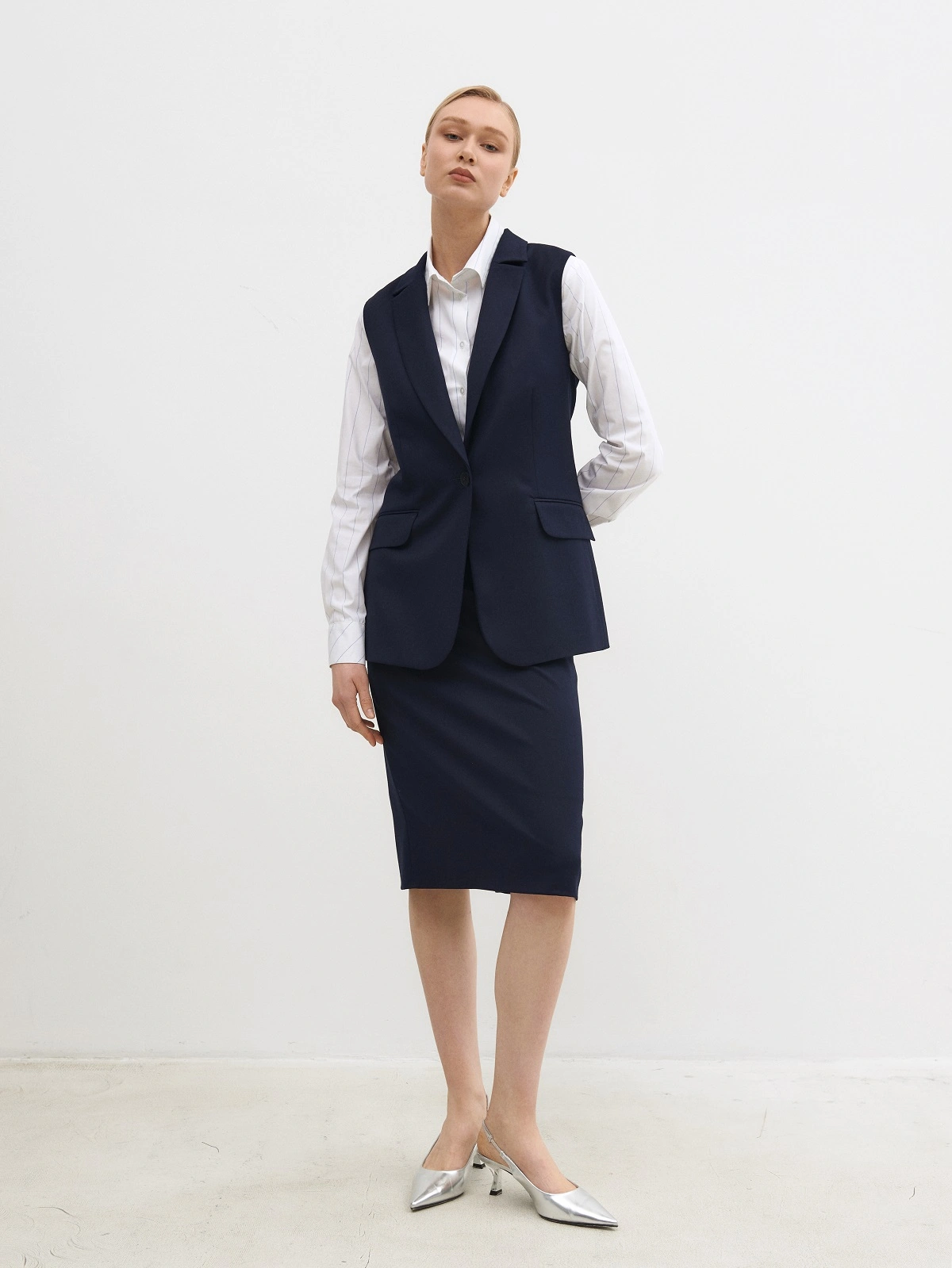 Базовый синий жилет