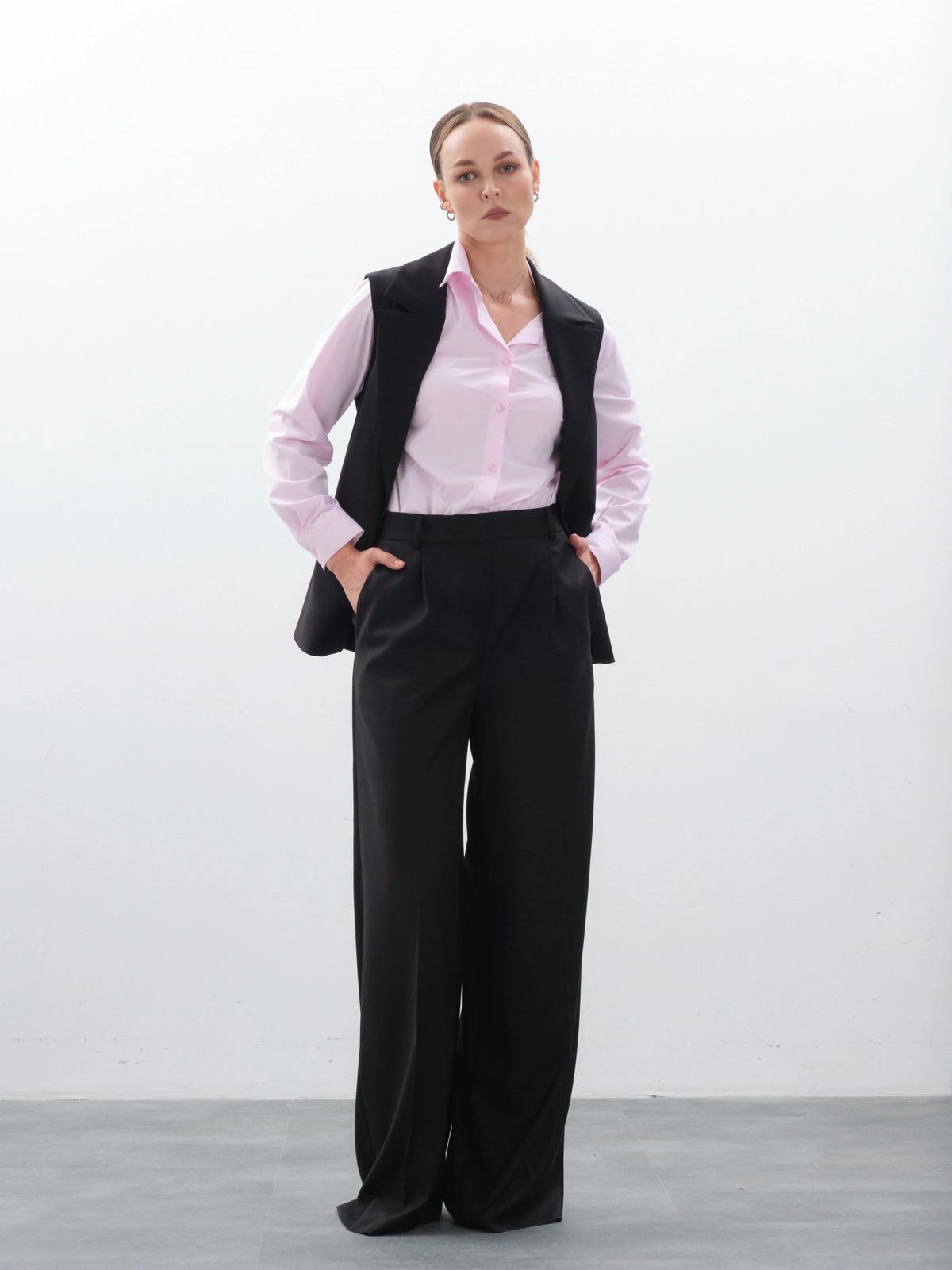 Широкие базовые черные брюки