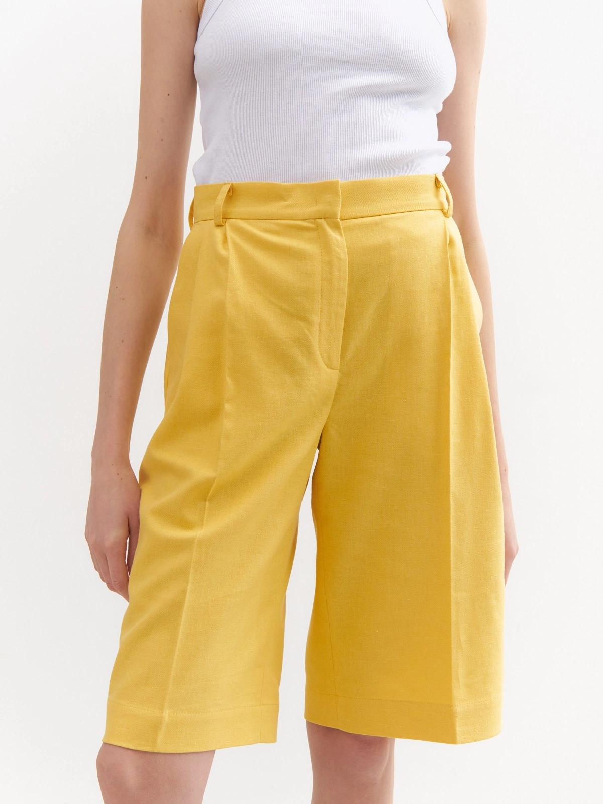 Желтые бермуды