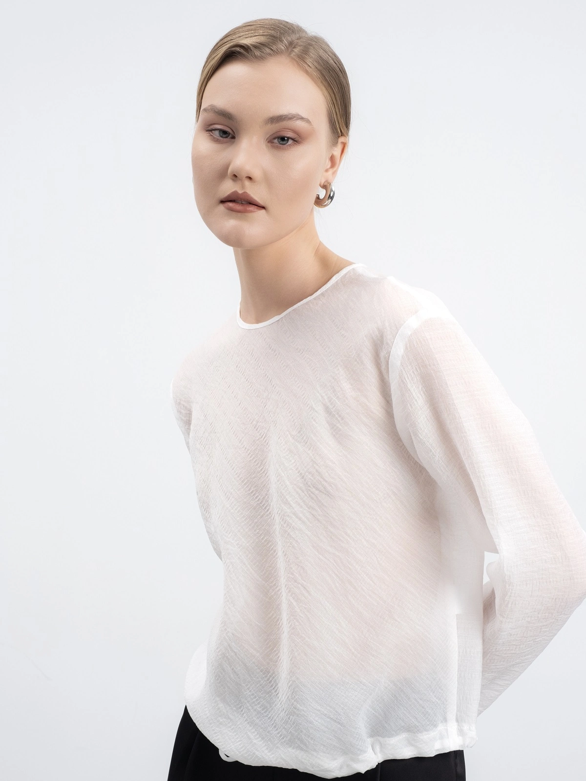 Молочная блуза на кулиске