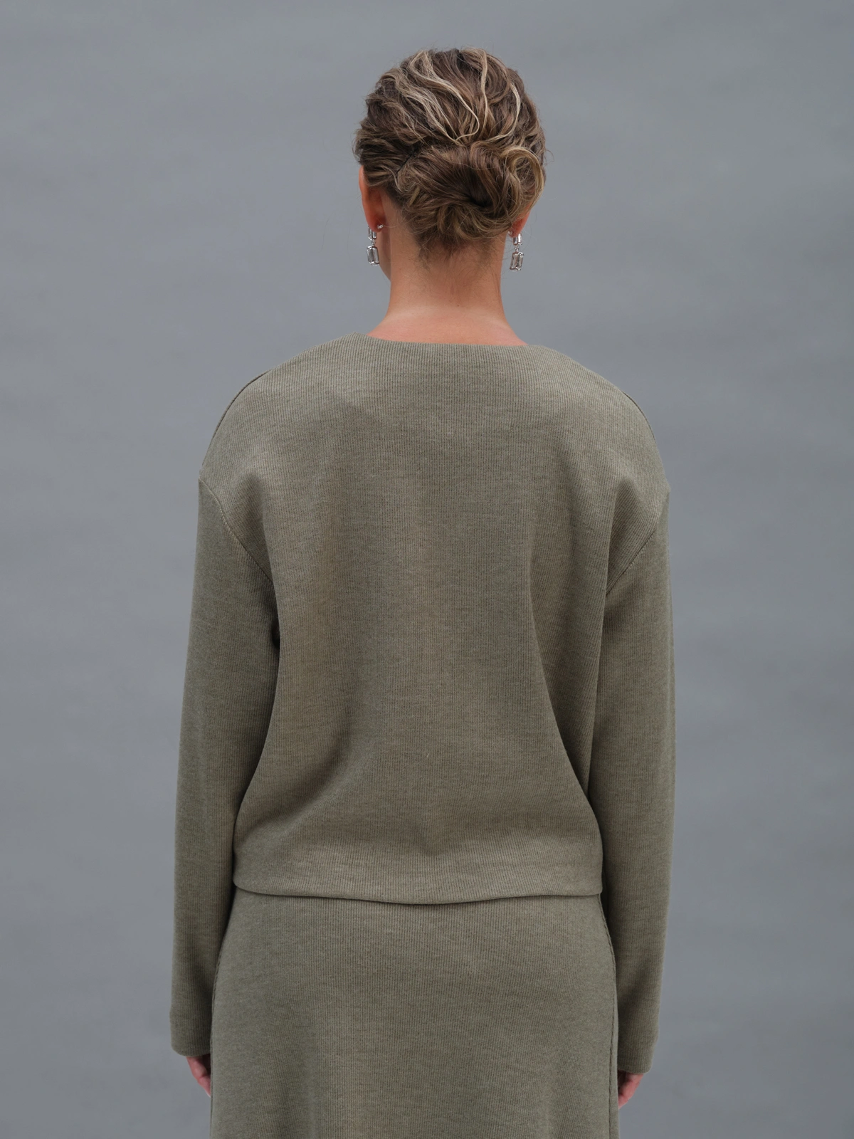 Оливковый трикотажный жакет