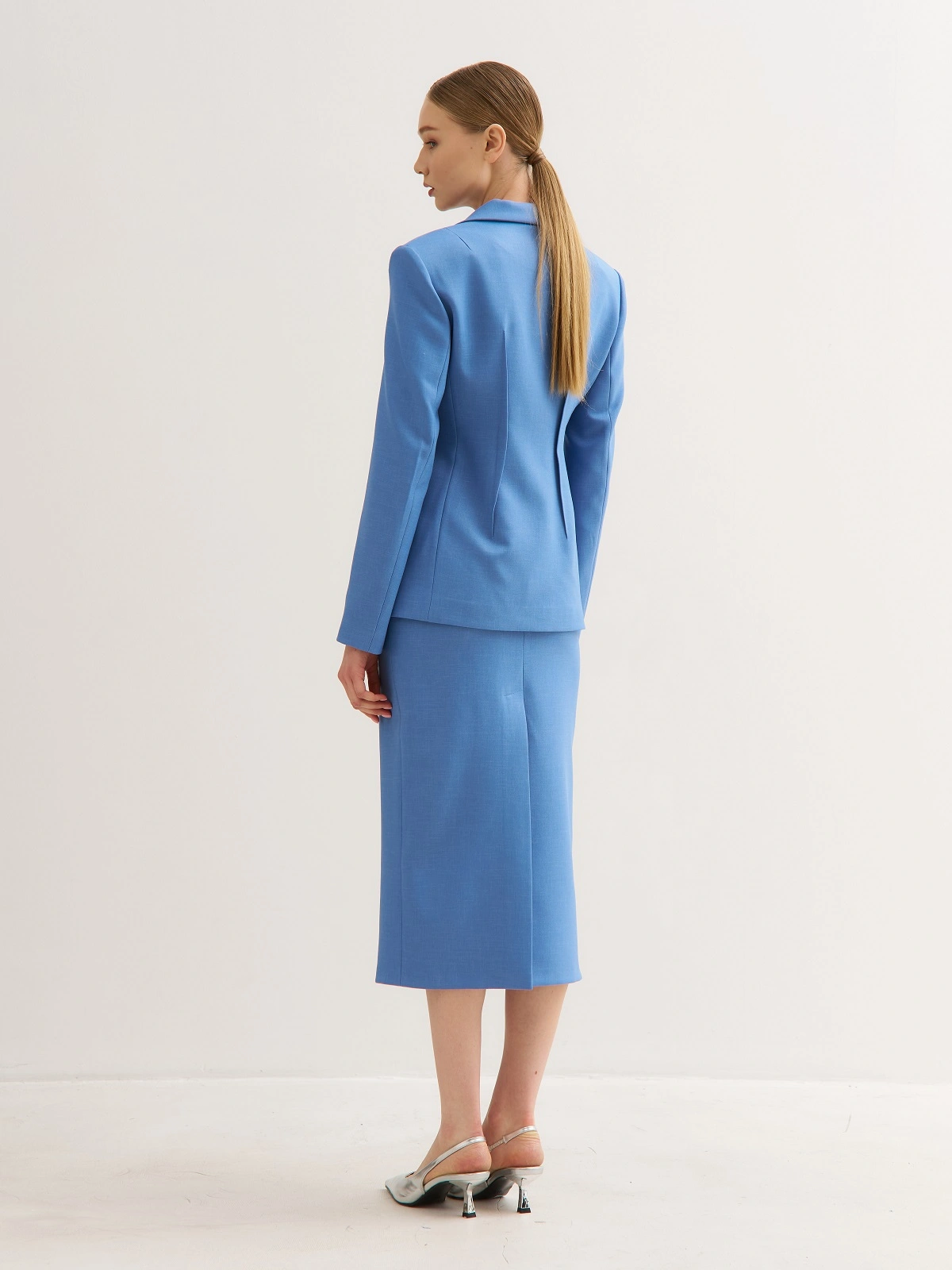 Голубая юбка миди