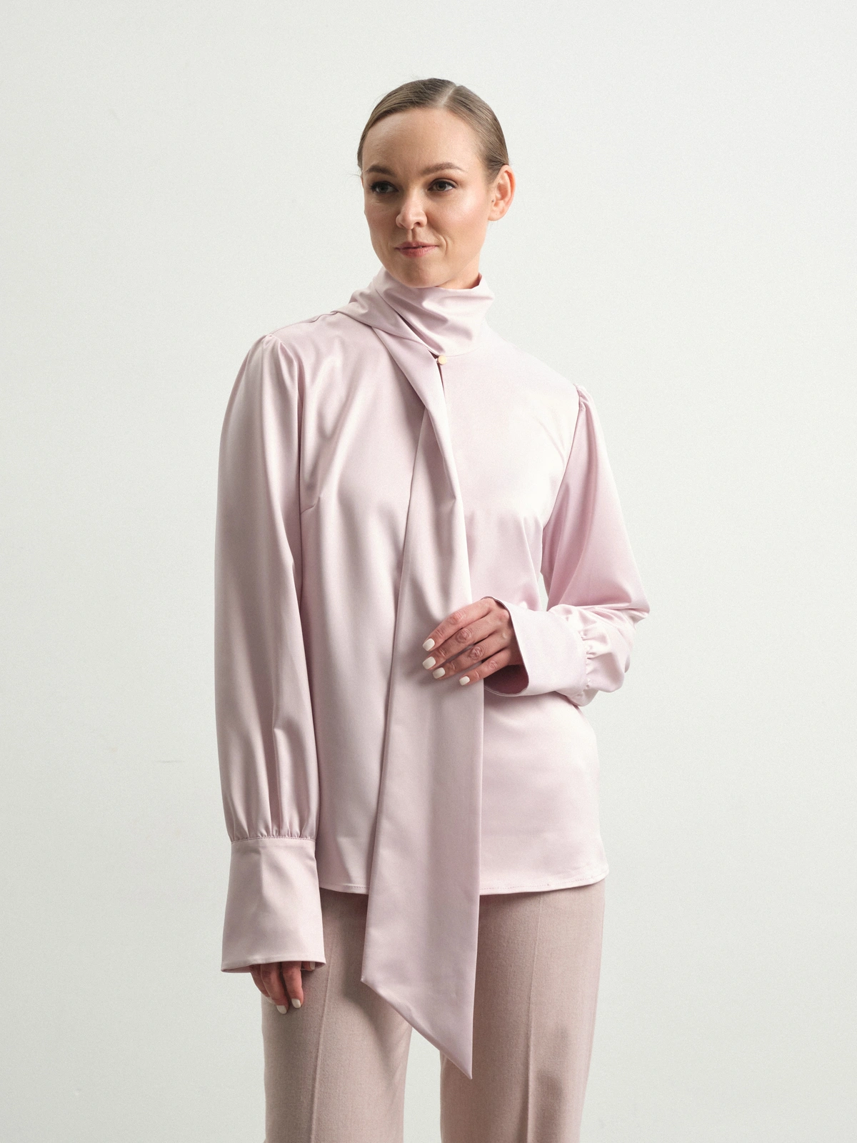 Розовая блуза с бантом Eranthis