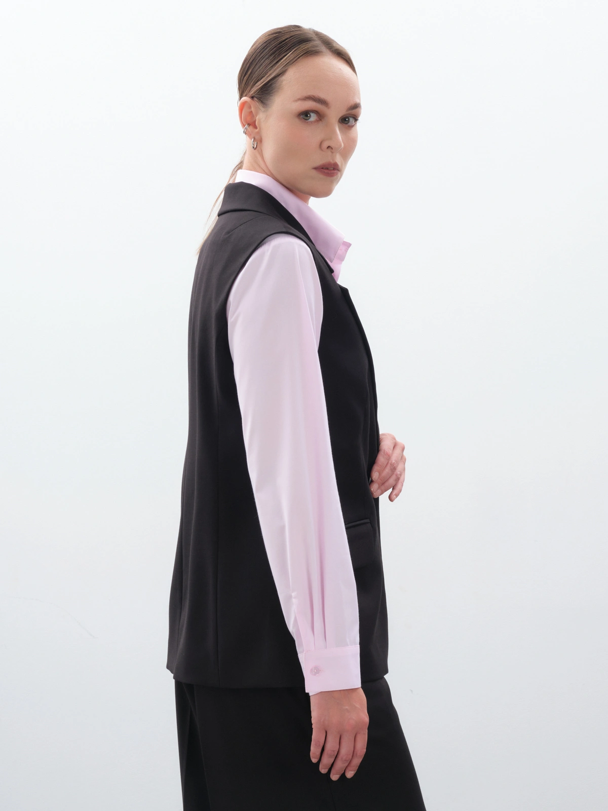 Жилет удлиненный черный