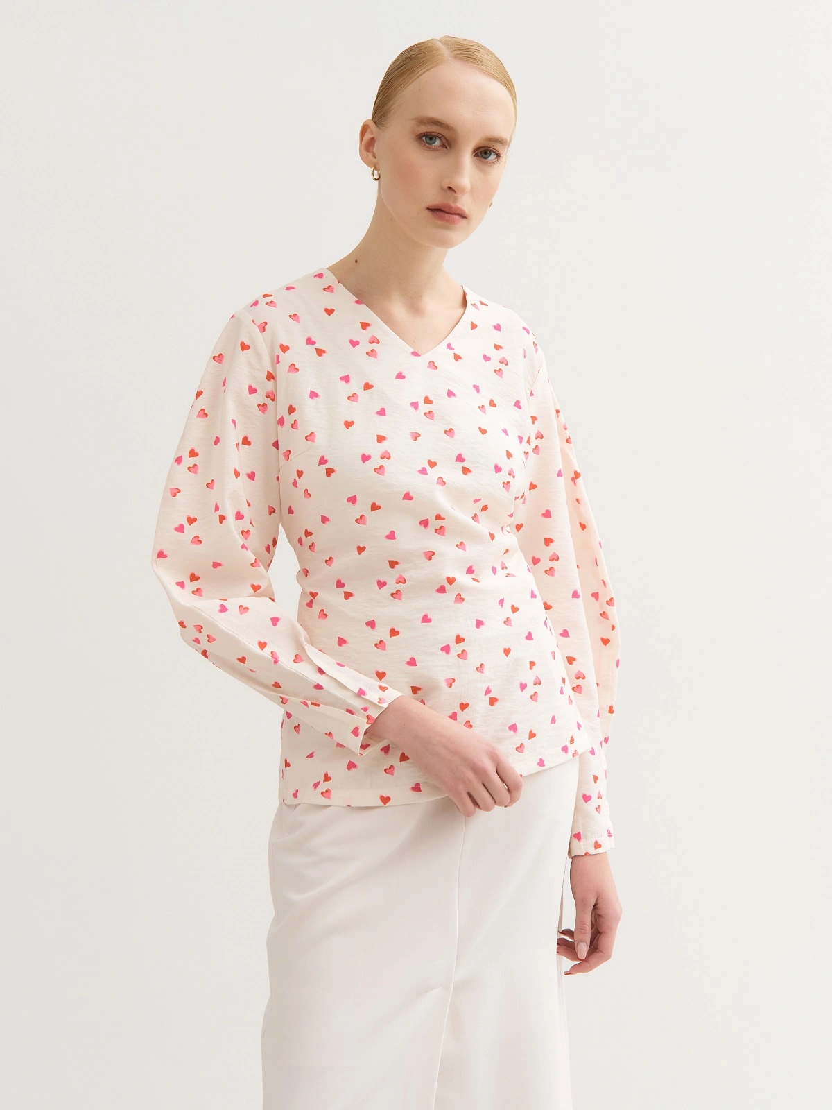 Молочная блуза с принтом