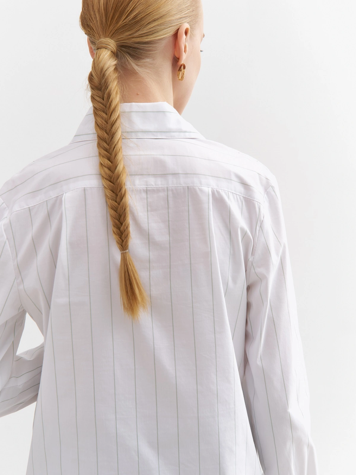 Рубашка в зеленую полоску