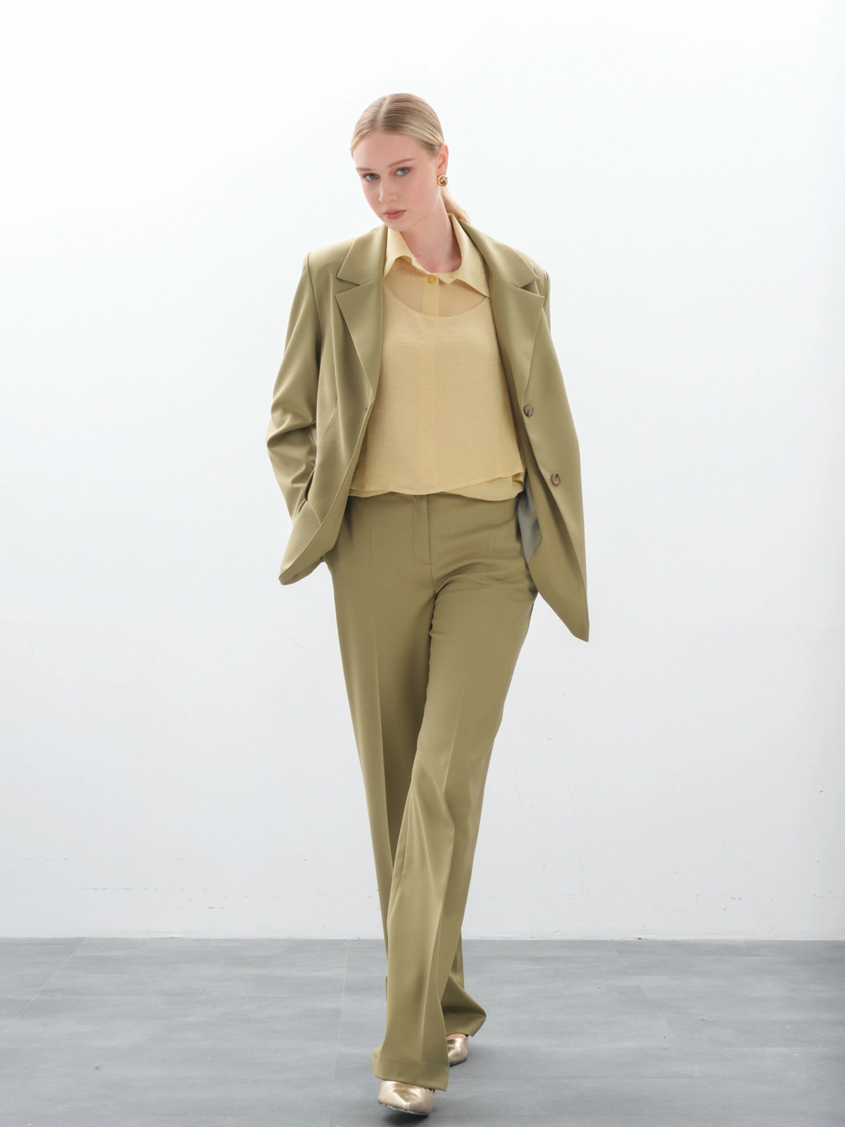 женские брюки, брюки палаццо, купить женские брюки, брюки женские классические, брюки прямые женские
офисные брюки женские, брюки трубы женские, зеленые брюки женские, костюмные брюки женские, оливковые брюки женские, деловые женские брюки, купить брюки классические оливковые, брюки цвета хаки женские, с чем носить зеленые брюки, штаны зеленые в офис, фисташковые брюки, брюки палаццо, купить прямые брюки женские оливковые, брюки прямые с высокой талией, брюки из костюмной ткани, фисташковые брюки, штаны прямые женские классика