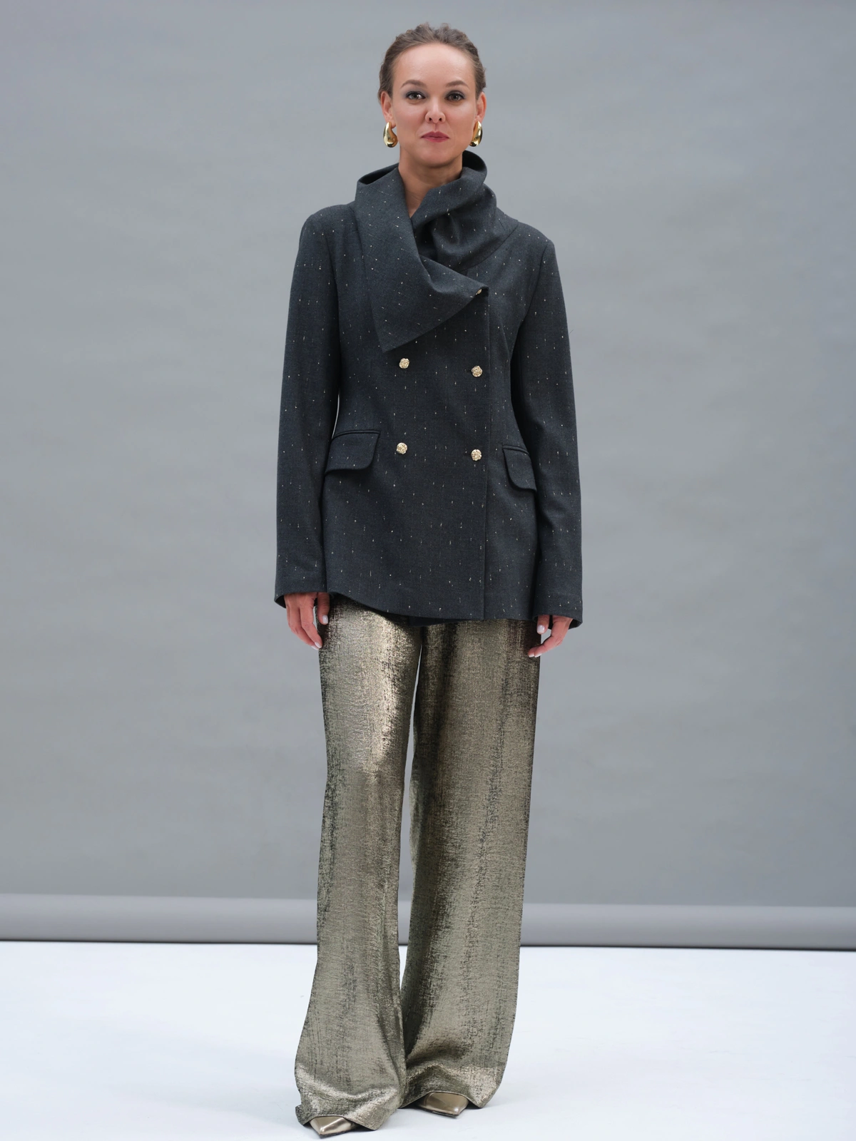 Золотистые прямые брюки Clio