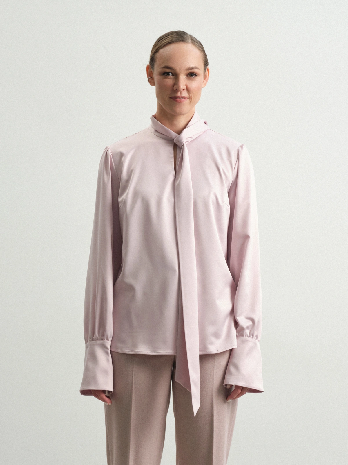 Розовая блуза с бантом Eranthis