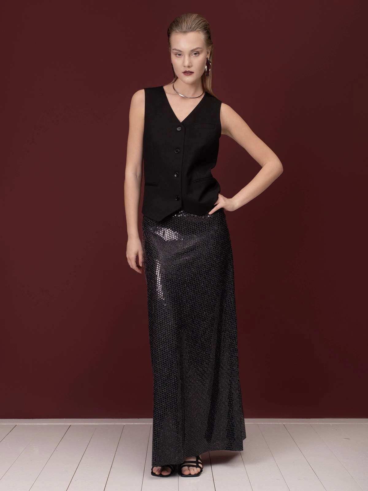 Черная юбка с пайетками