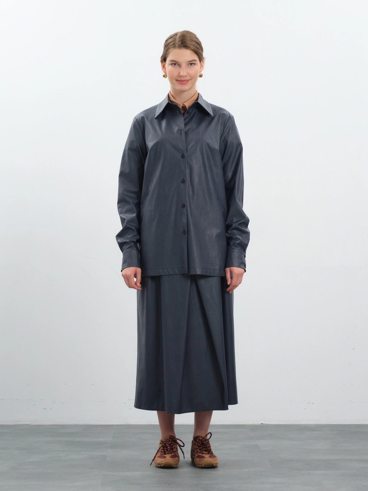 Синяя юбка с клином из экокожи