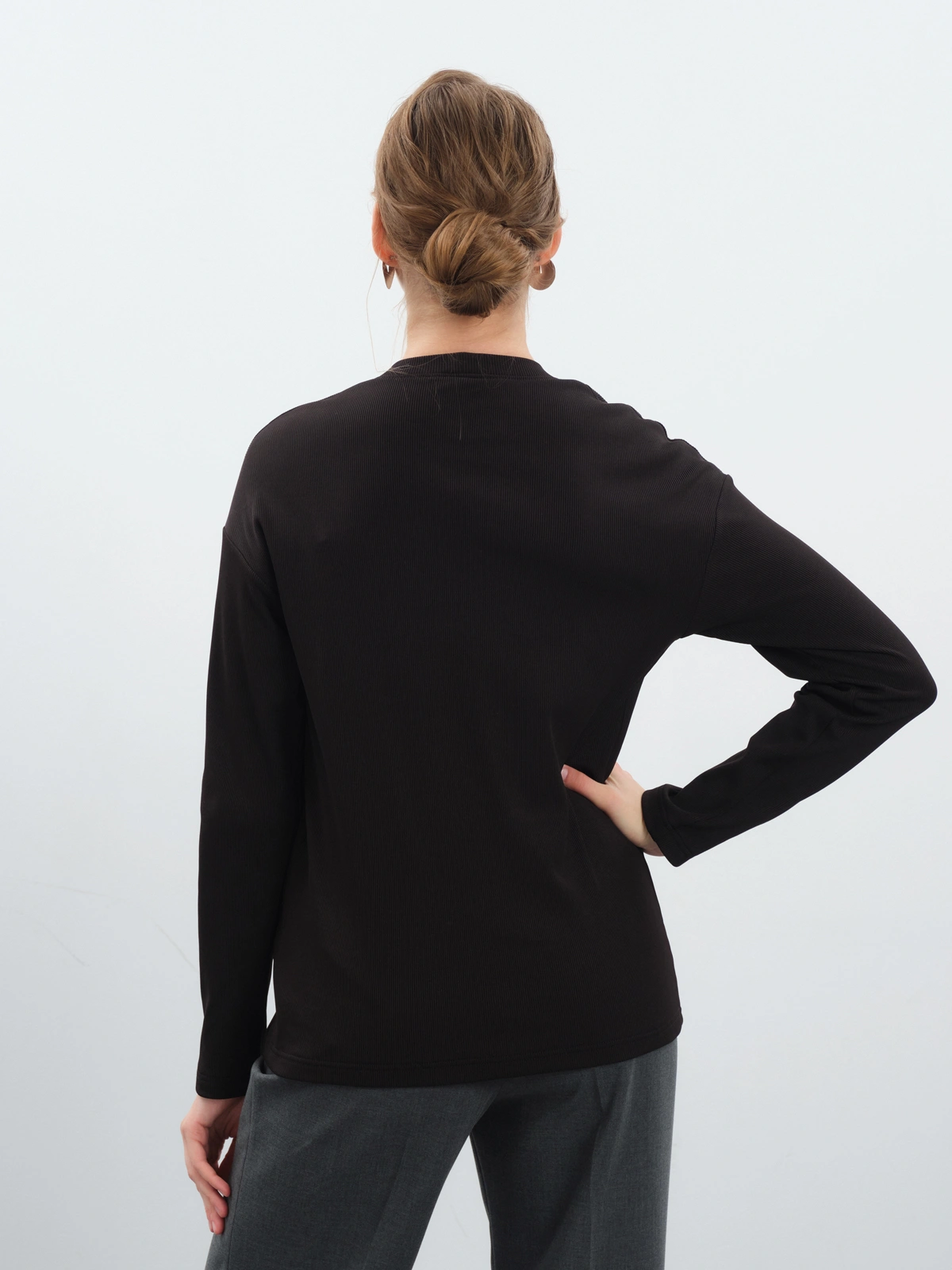 Черный утепленный лонгслив в рубчик