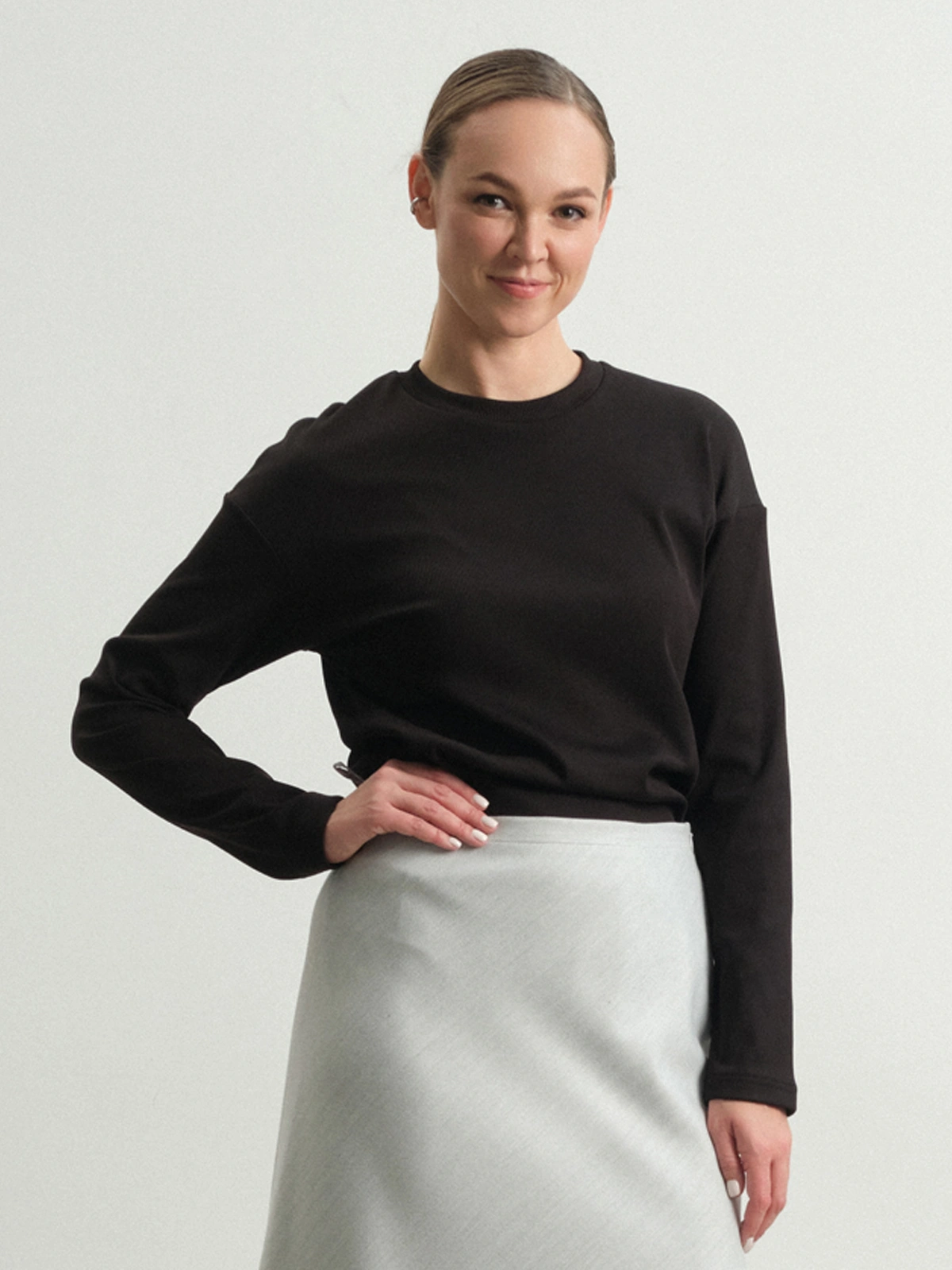 Черный утепленный лонгслив в рубчик