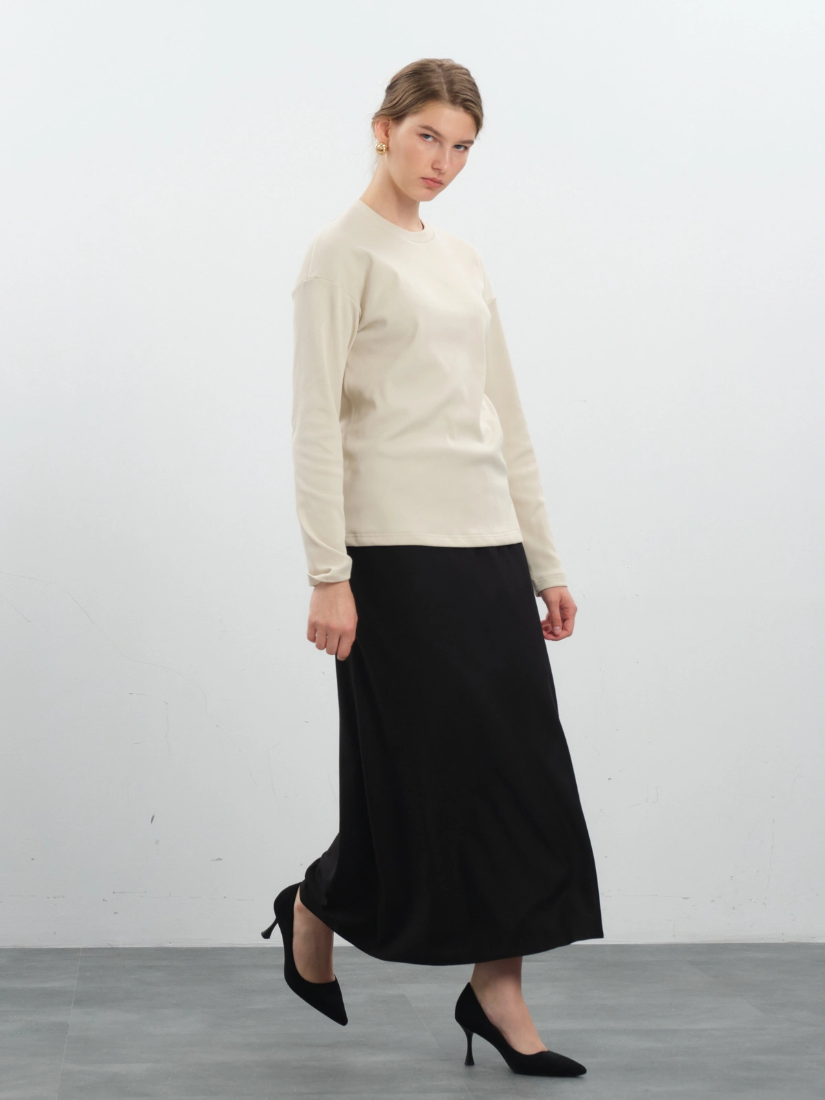 Бежевый утепленный лонгслив в рубчик