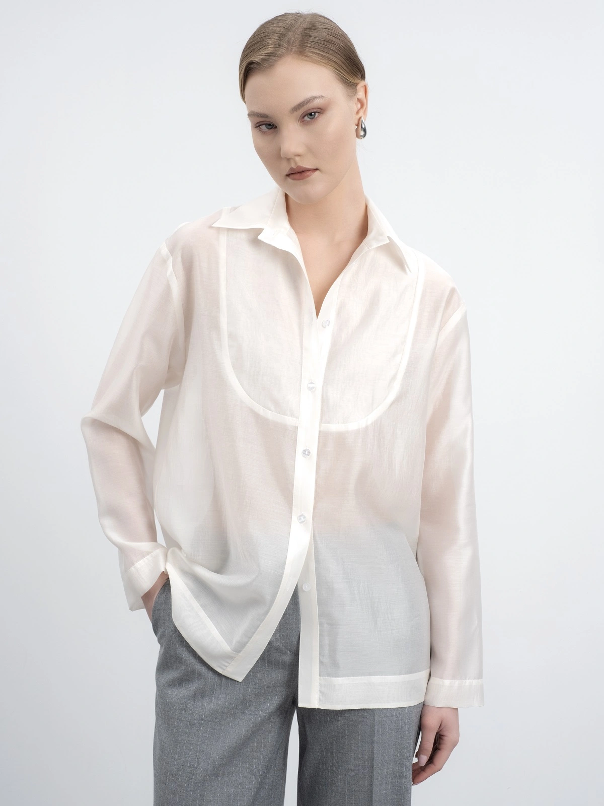 Жемчужная блуза с пластроном