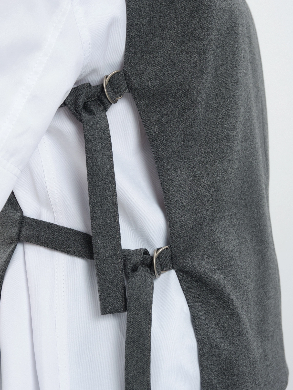 Жилет с поясами на кольцах